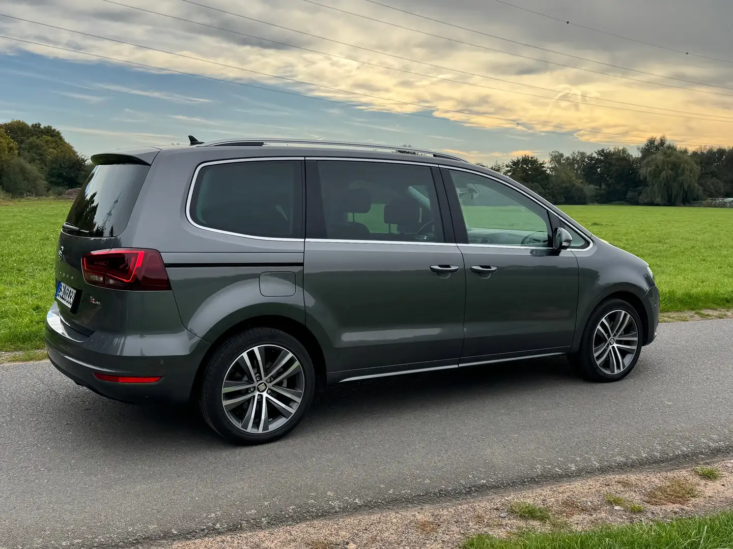 SEAT Alhambra 1.4 TSI mit Vollausstattung inkl. Winterräder Grau - 1