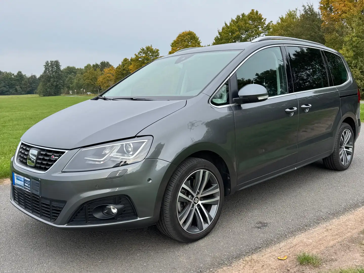 SEAT Alhambra 1.4 TSI mit Vollausstattung inkl. Winterräder Grau - 2