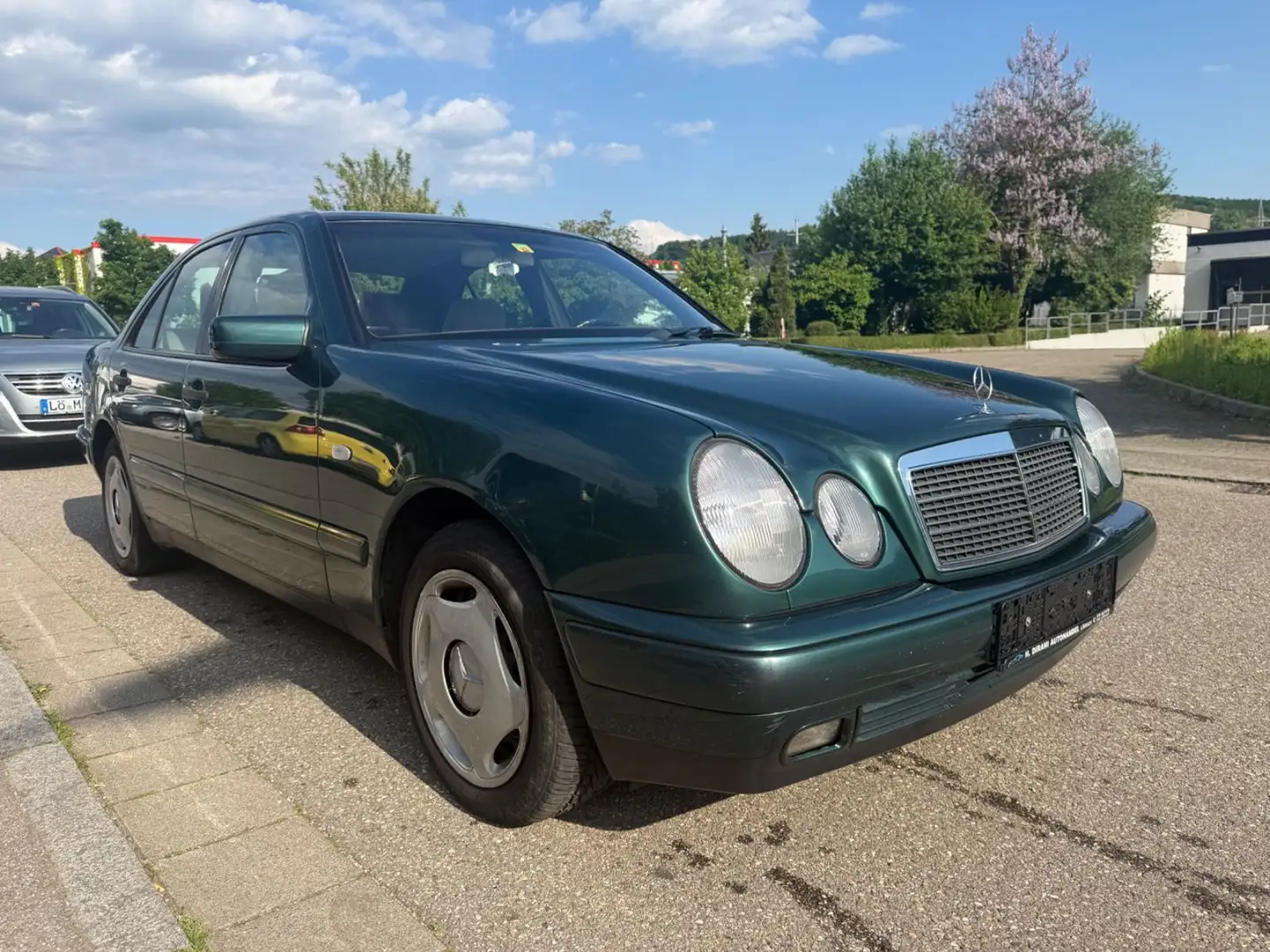 Mercedes-Benz E 280 Automatik Klima TÜV Verde - 1