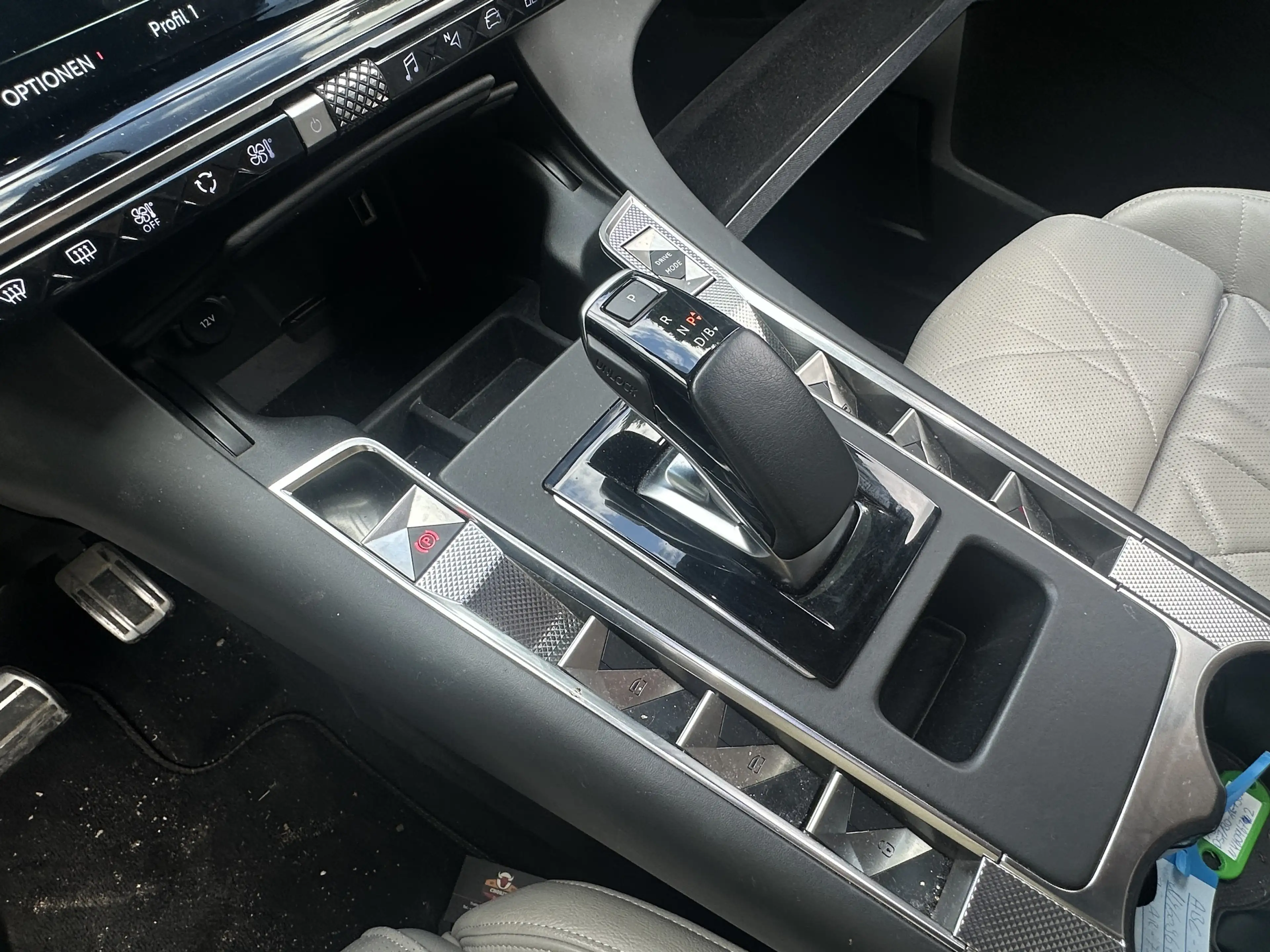 DS Automobiles DS 7 Crossback Plug-In*Rivoli*Pano*ACC*Massage*SHZ+BLÜ*CAM*LM — photo 7