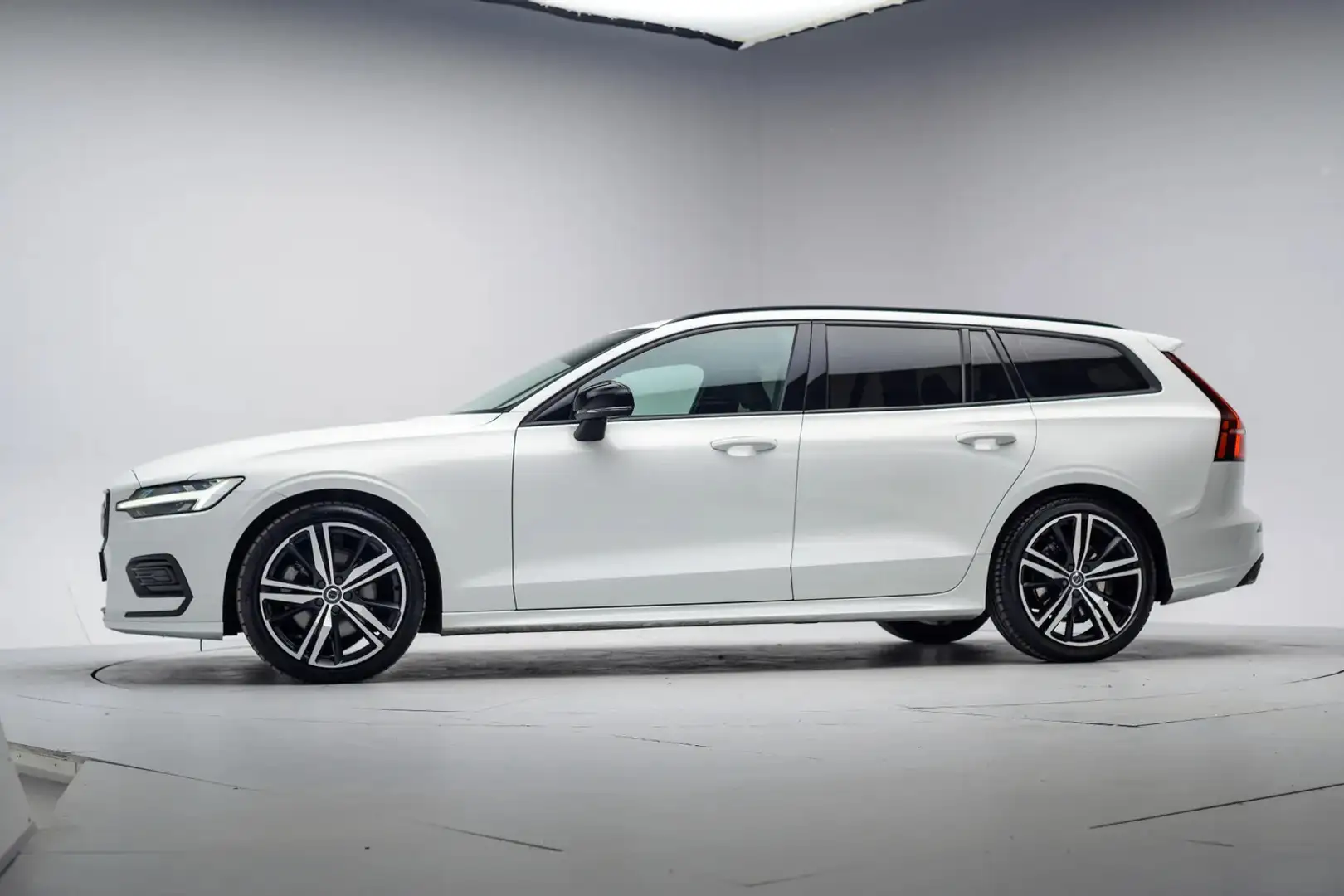 Volvo V60 2.0 B3 Momentum Stylingpack Aut. [ LED Navi Apple/ Blanc - 2