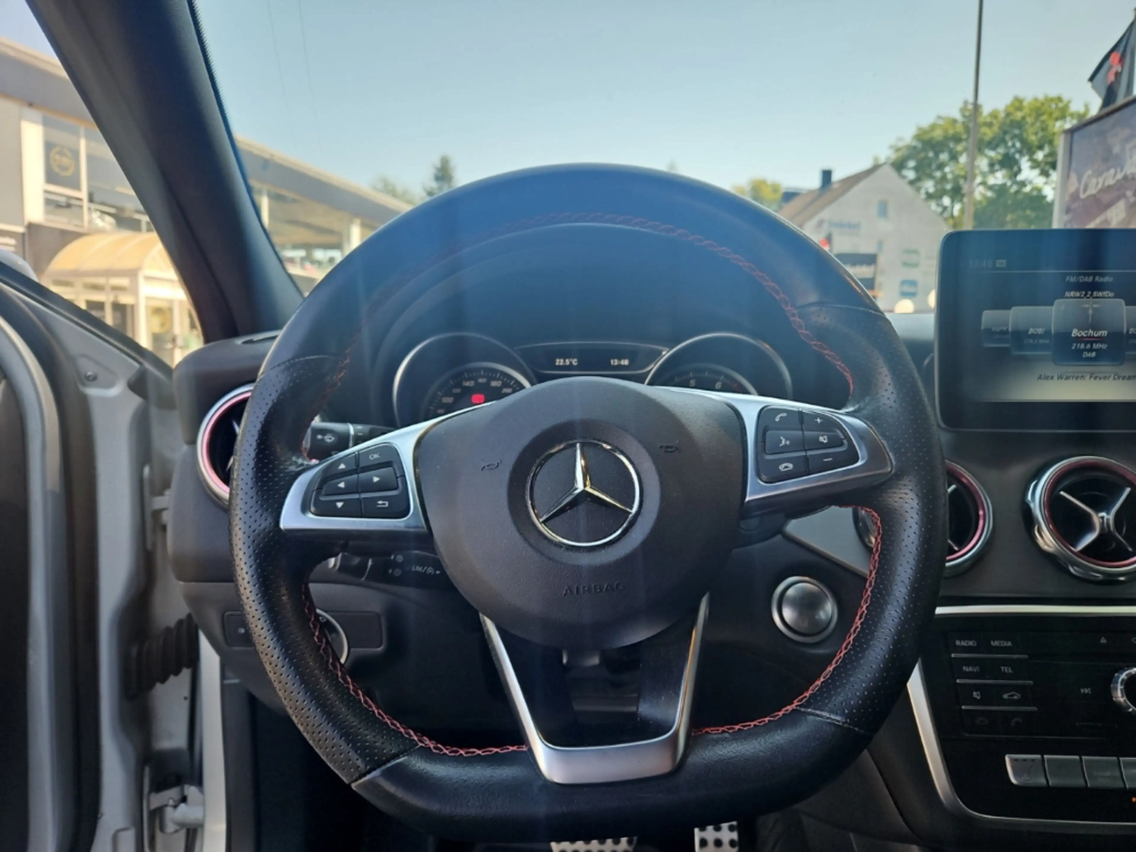 Mercedes-Benz GLA 200 Automatik, Sitzheizung, Navigation, PDC — photo 12