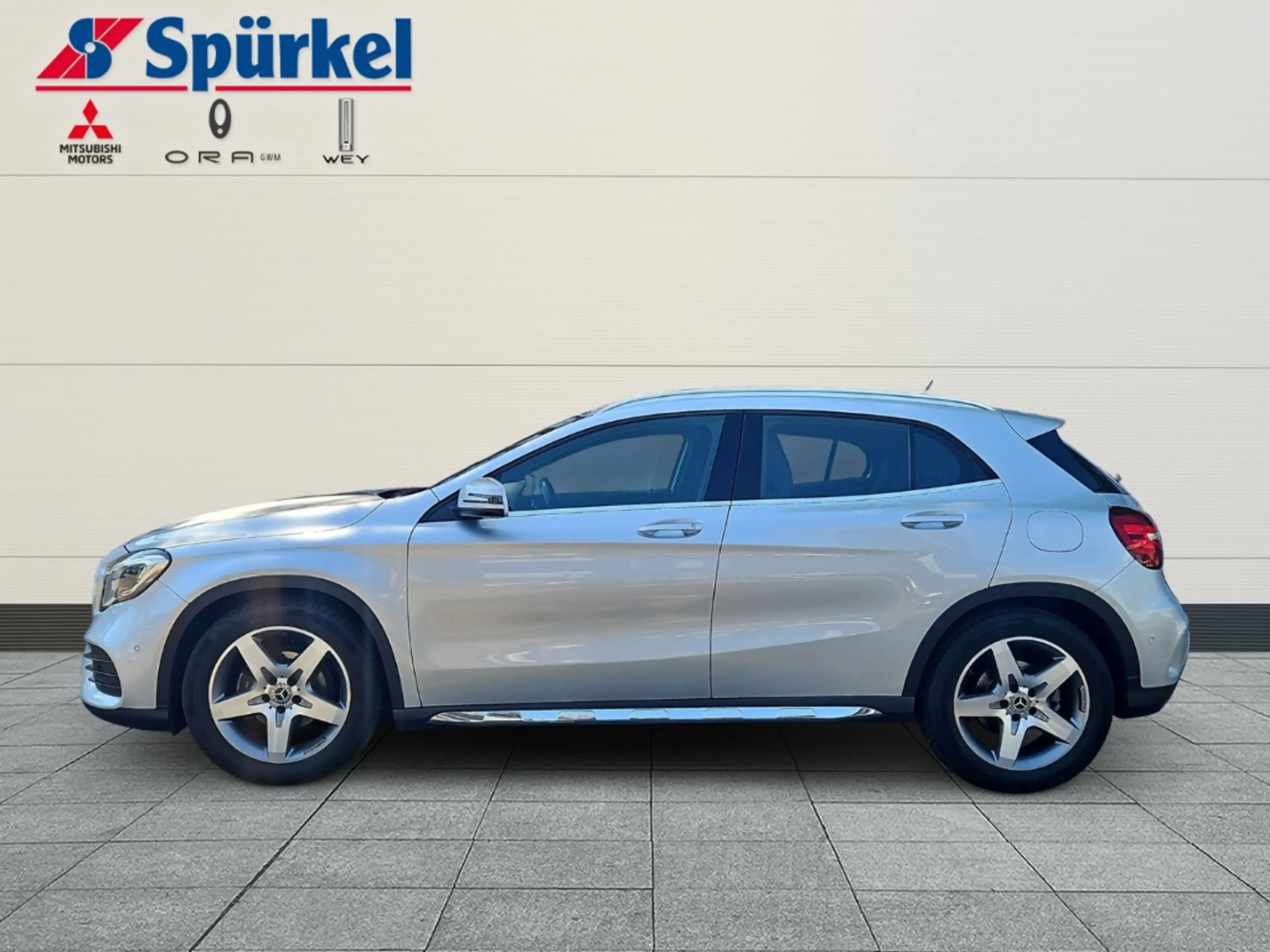 Mercedes-Benz GLA 200 Automatik, Sitzheizung, Navigation, PDC — photo 2