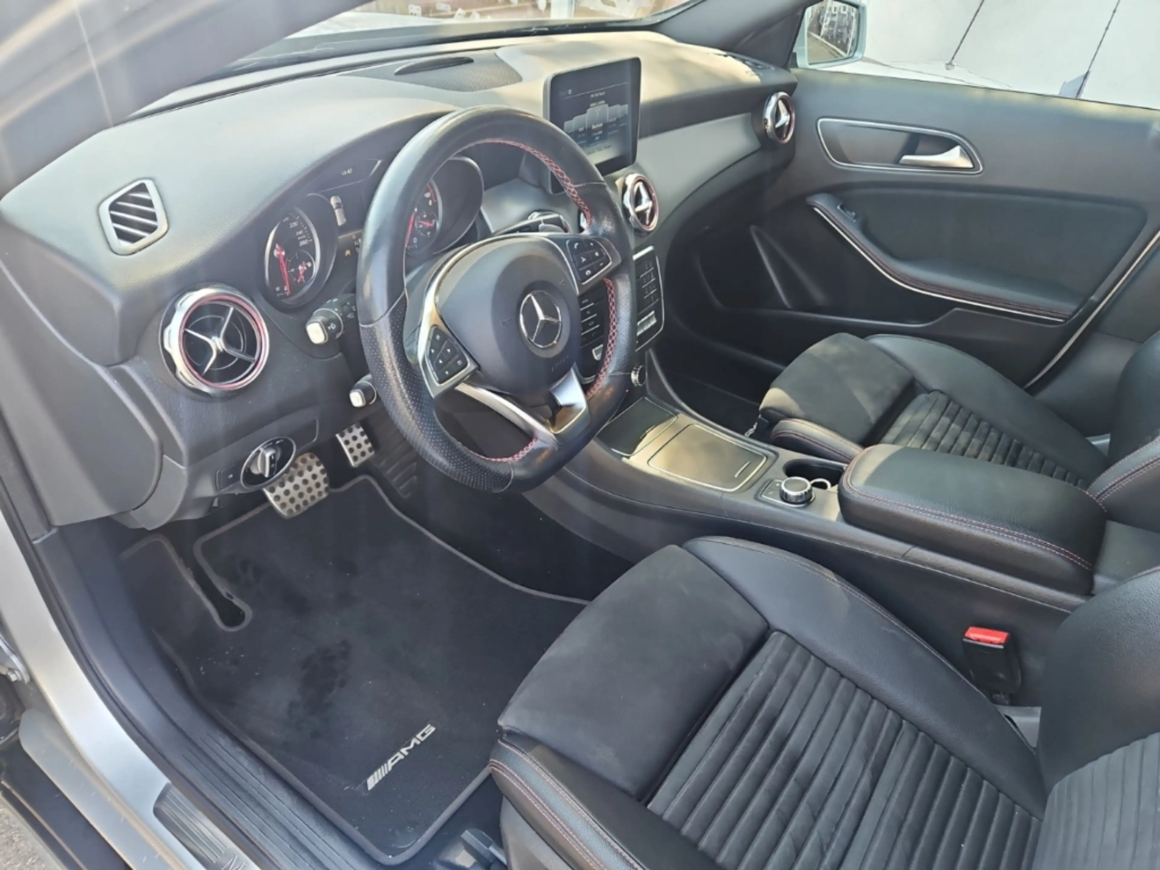 Mercedes-Benz GLA 200 Automatik, Sitzheizung, Navigation, PDC — photo 8