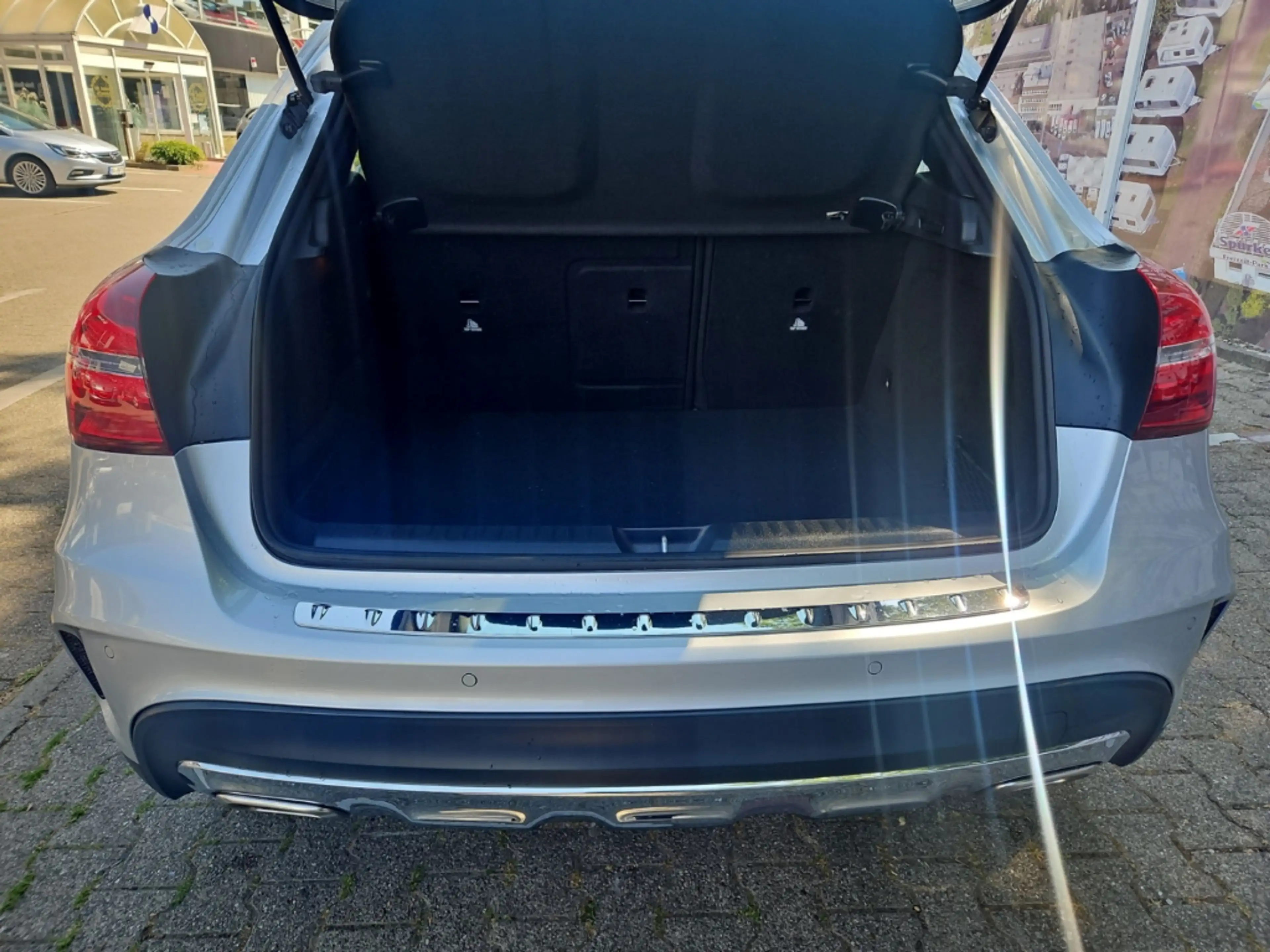Mercedes-Benz GLA 200 Automatik, Sitzheizung, Navigation, PDC — photo 7