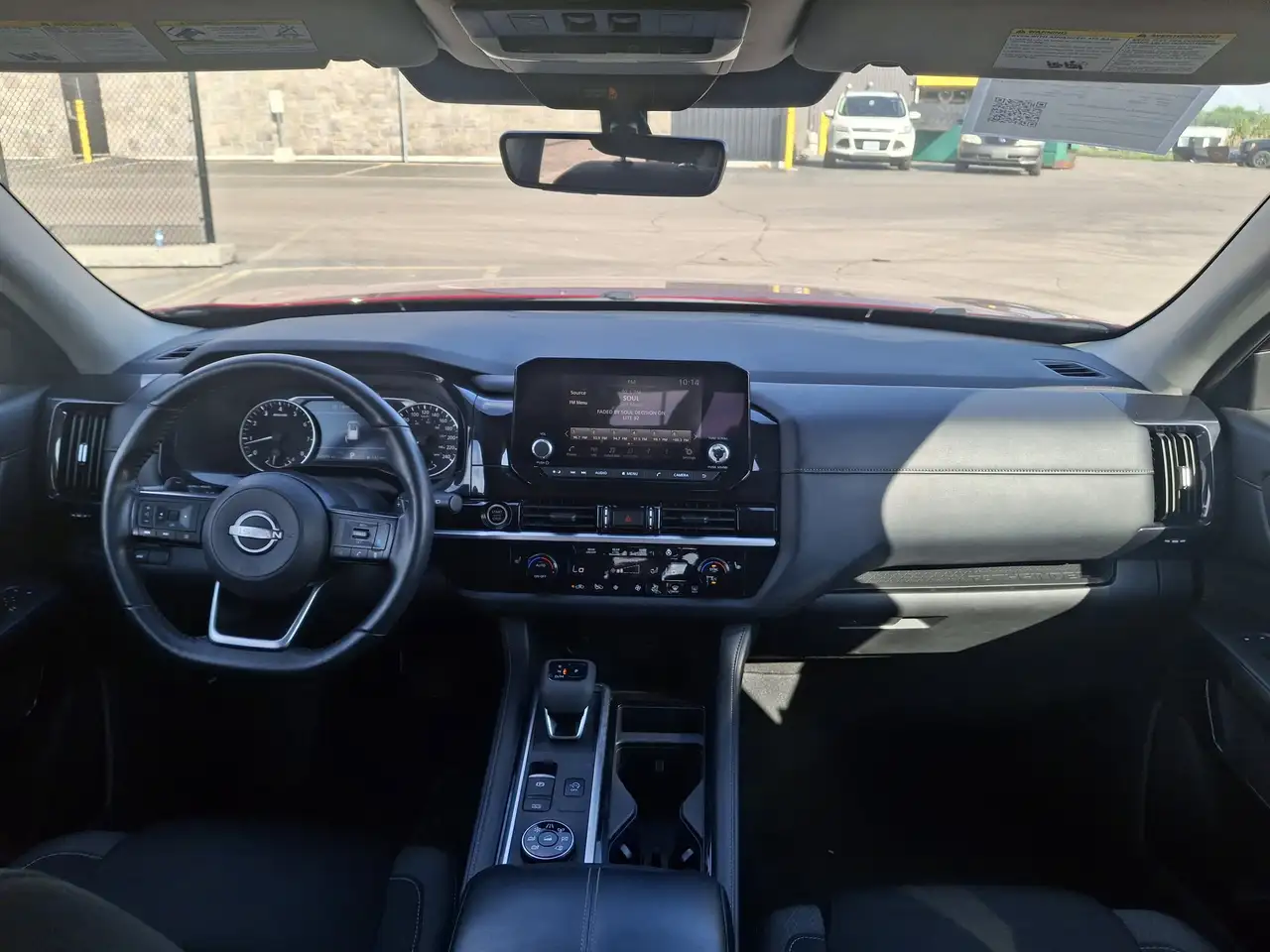 Nissan Pathfinder снимка Nissan Pathfinder