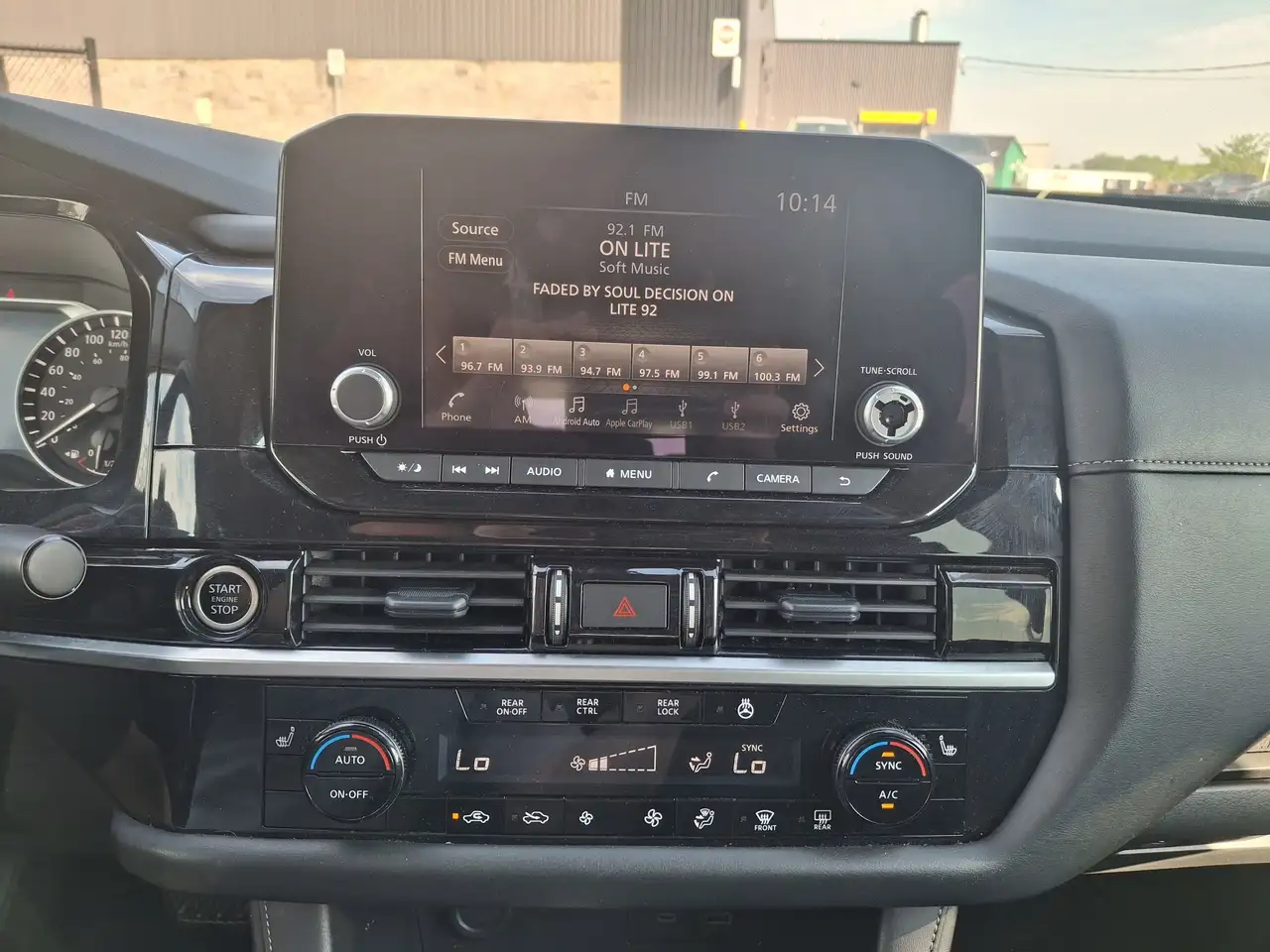 Nissan Pathfinder снимка Nissan Pathfinder