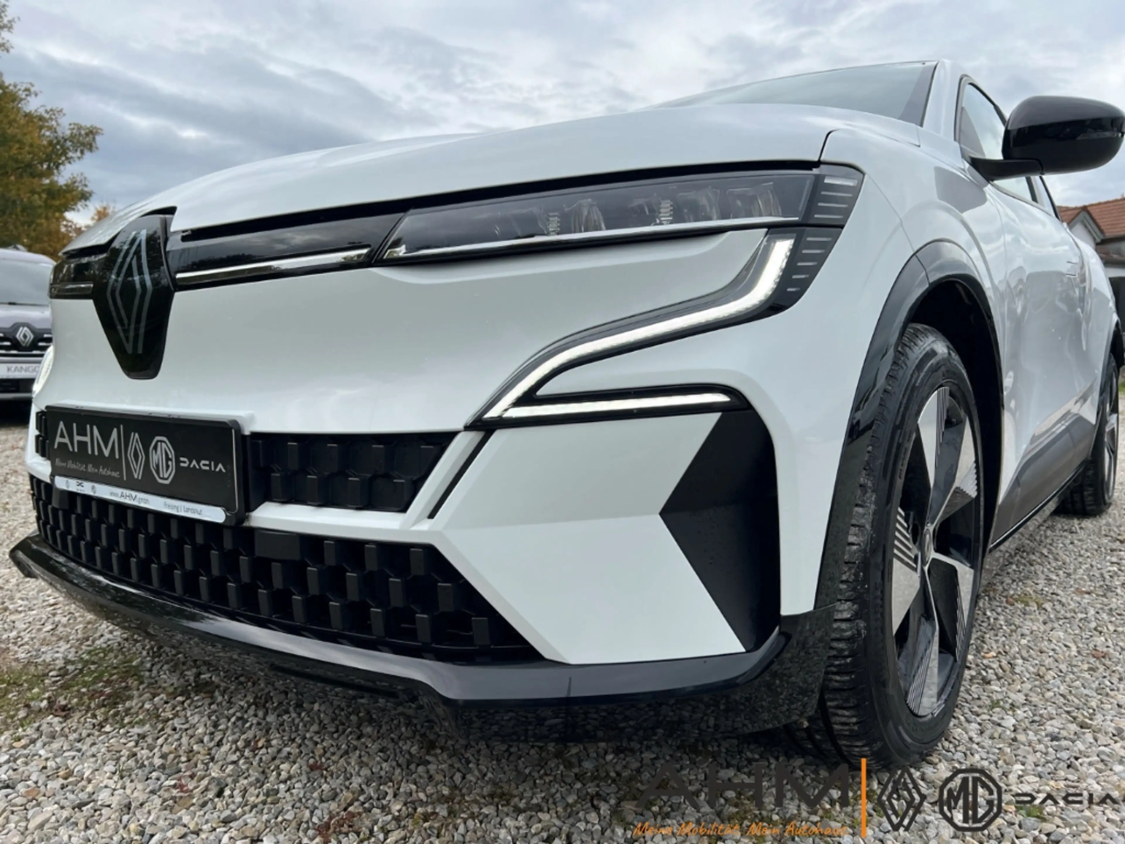 Renault Megane E-Tech Electric Equilibre — photo 7