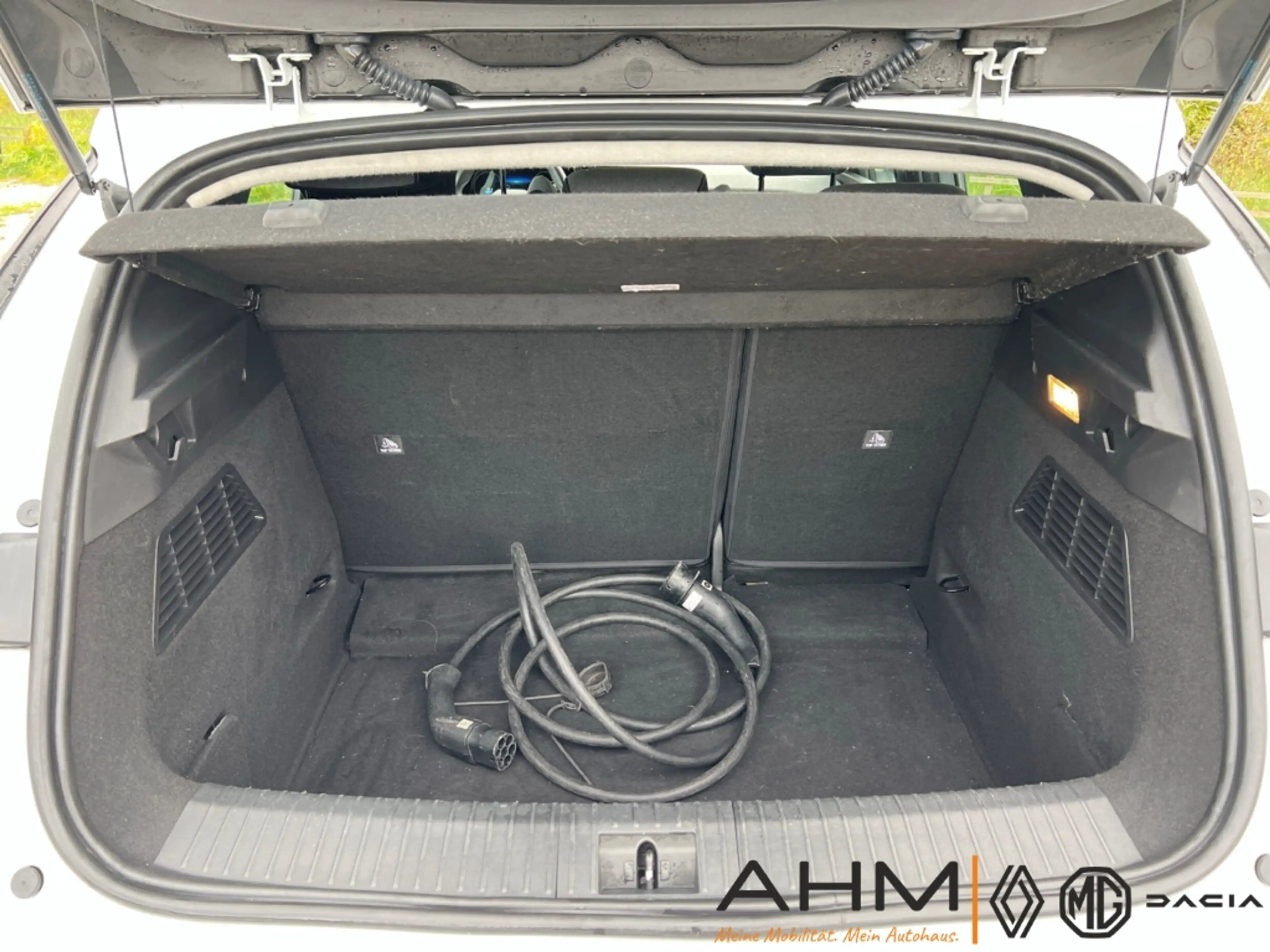 Renault Megane E-Tech Electric Equilibre — photo 9