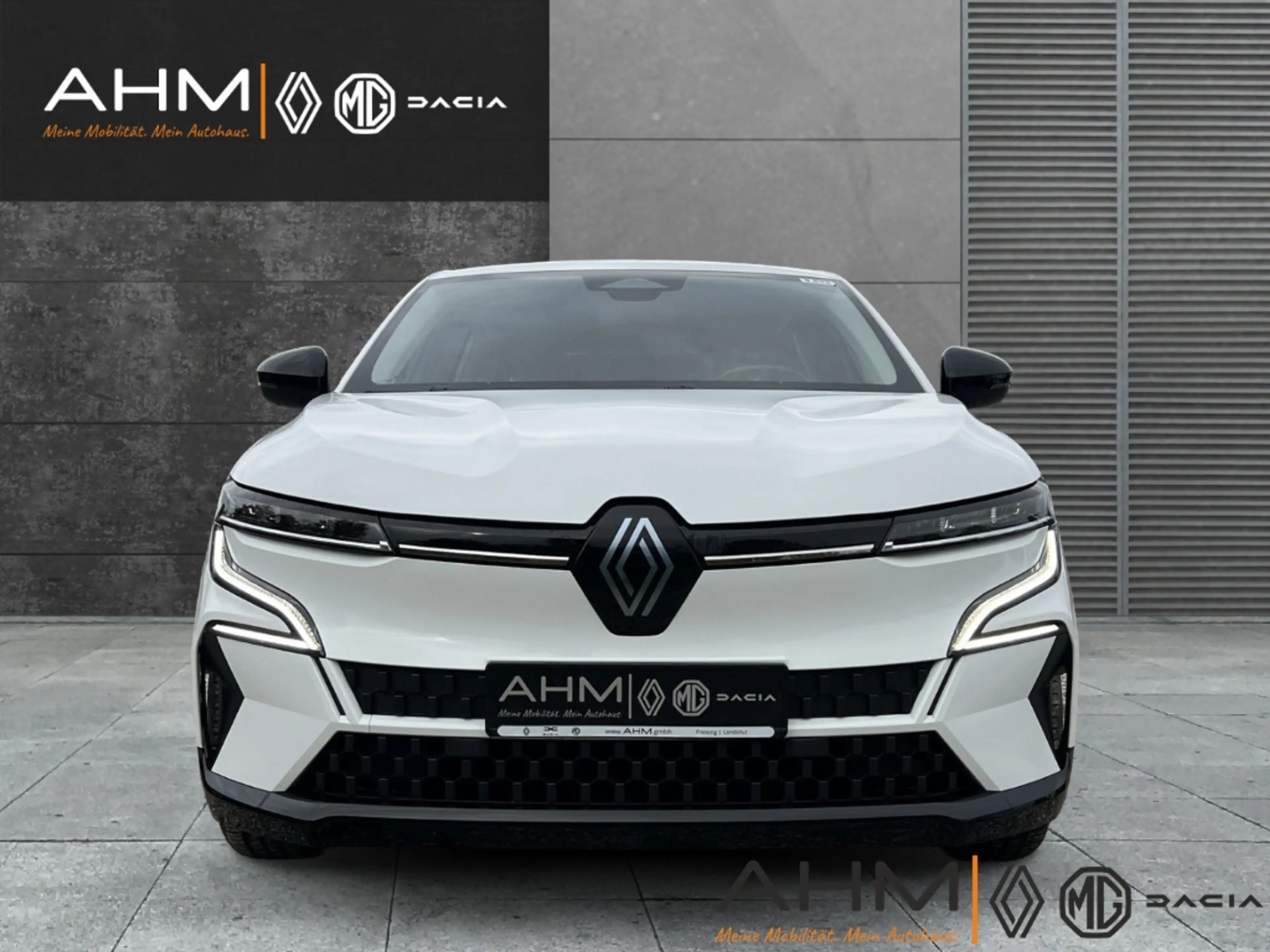 Renault Megane E-Tech Electric Equilibre — photo 3