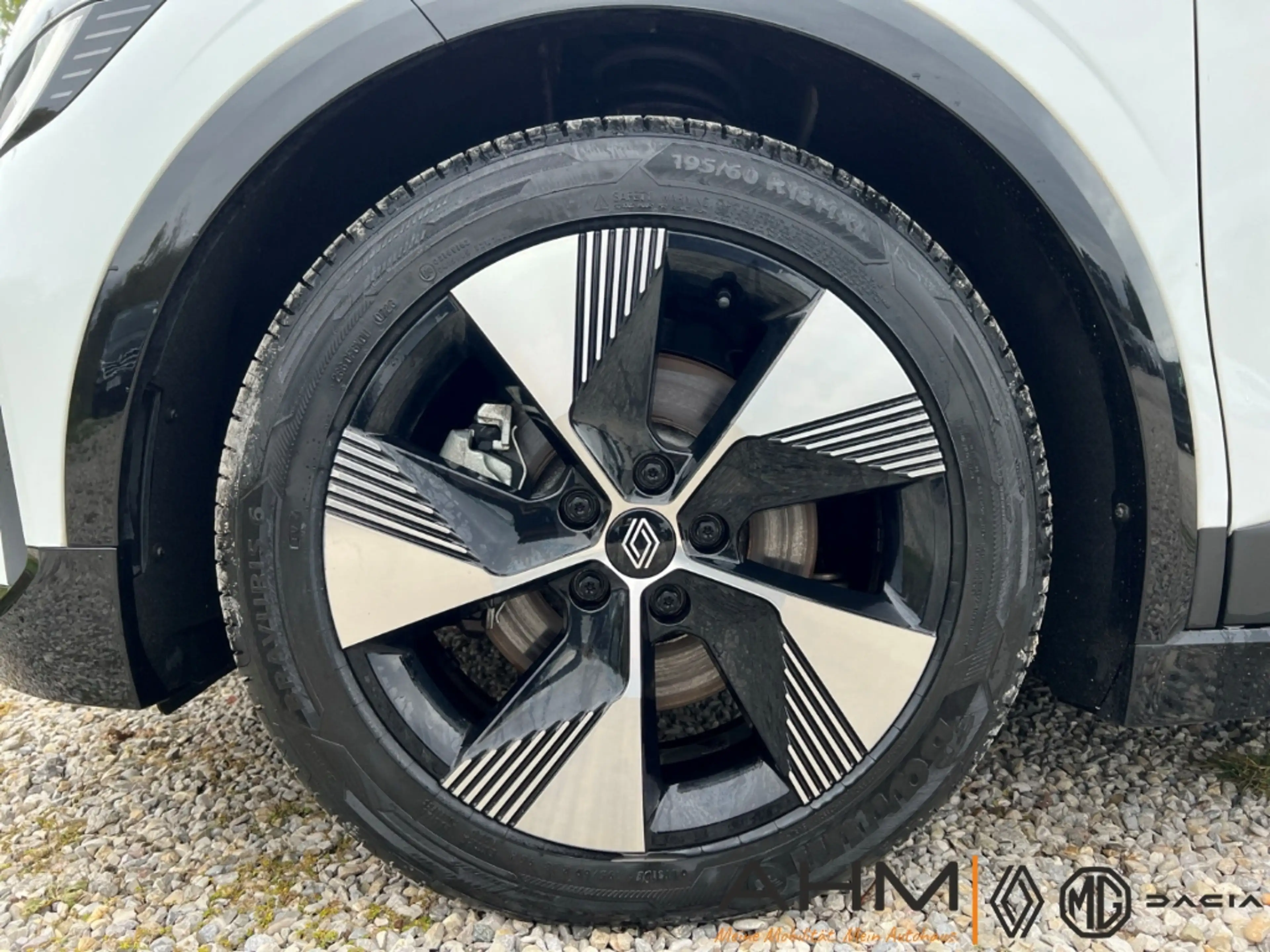 Renault Megane E-Tech Electric Equilibre — photo 8
