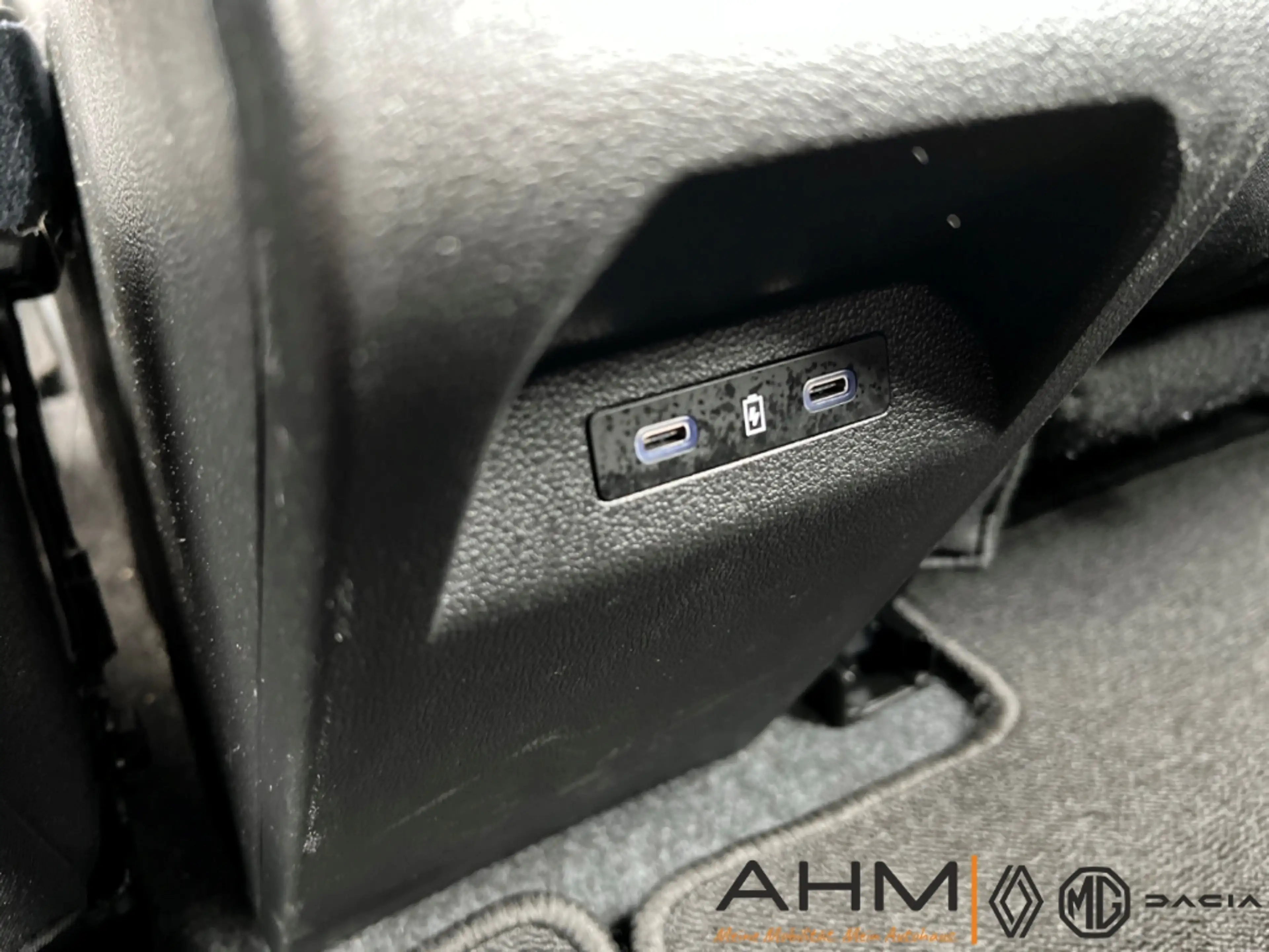 Renault Megane E-Tech Electric Equilibre — photo 21