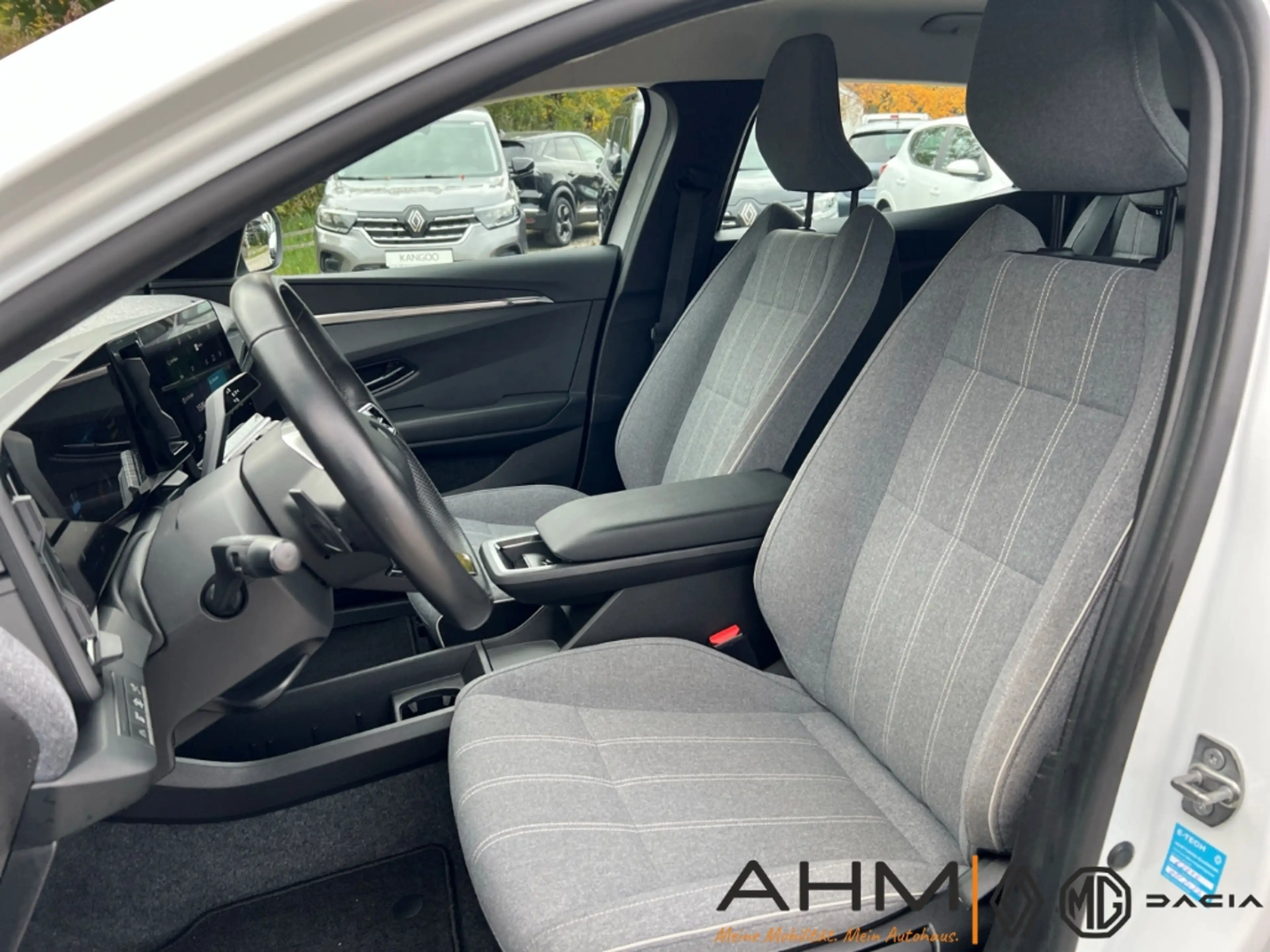 Renault Megane E-Tech Electric Equilibre — photo 11