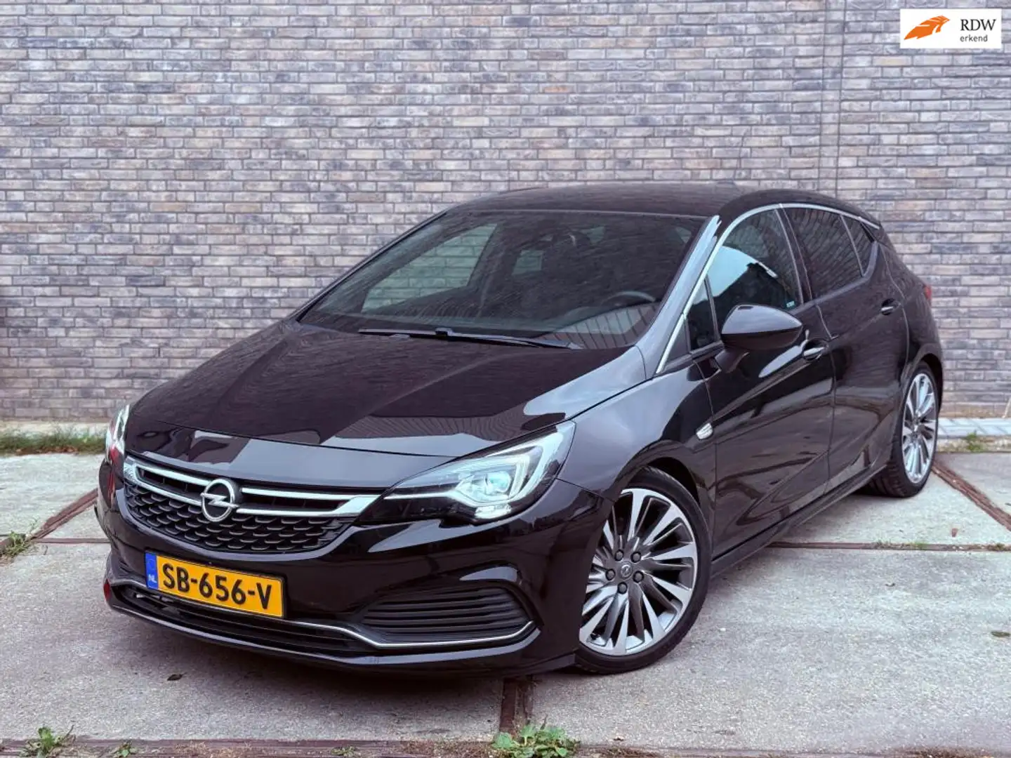 Opel Astra 1.6 Innovation Automaat 200PK Carplay Navi lane as Zwart - 1