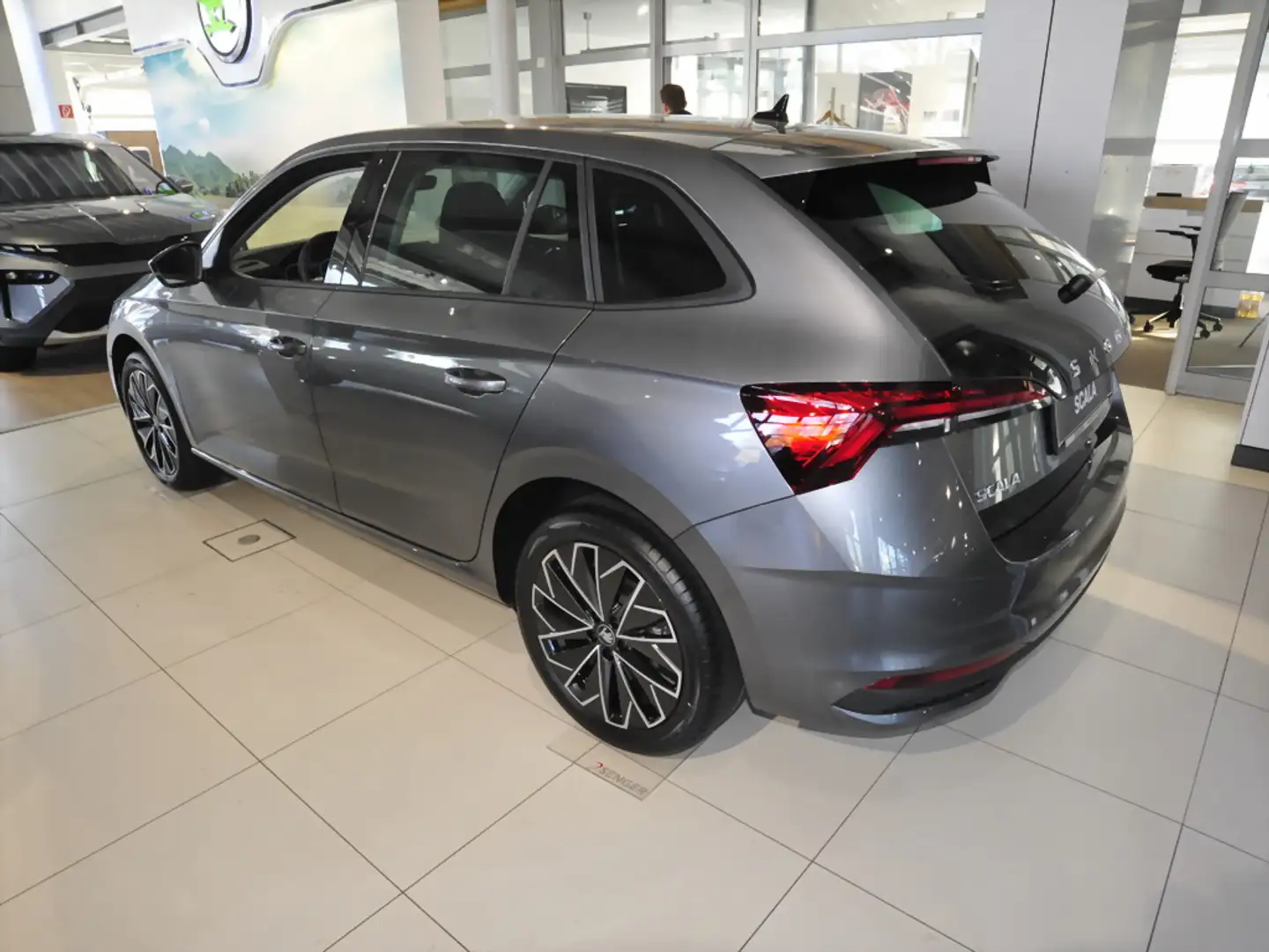 Skoda Scala Tour 1,0 TSI Matrix-LED Navi Sitzh. Temp. Grau - 2