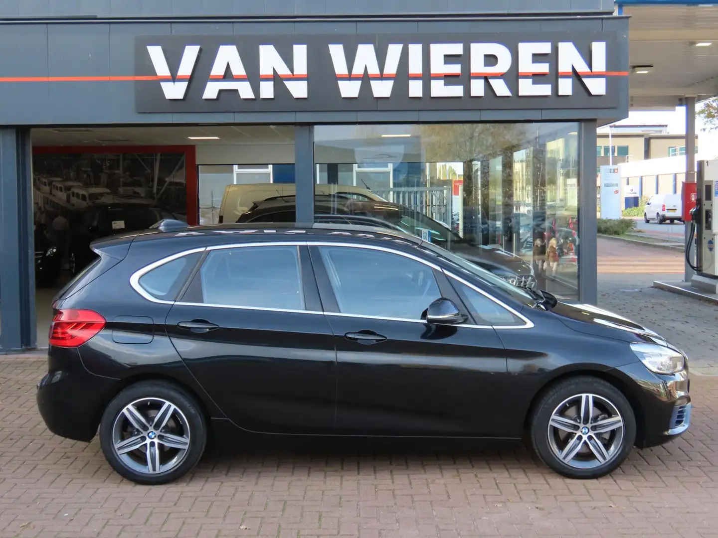 BMW 218 2-serie Active Tourer 218i Sport 1e Eig Lage KM Tr Zwart - 2