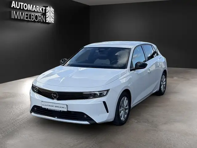 Opel Astra view 3