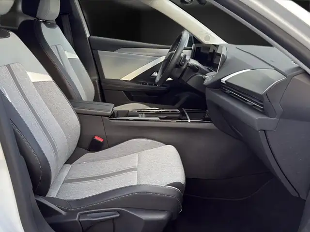 Opel Astra view 12