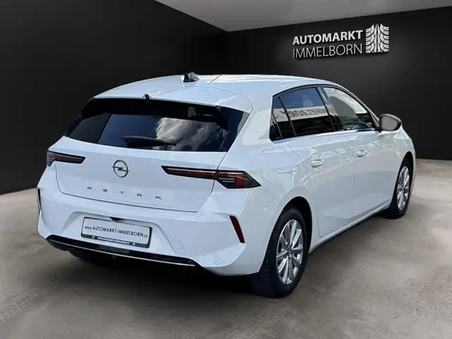 Opel Astra view 7