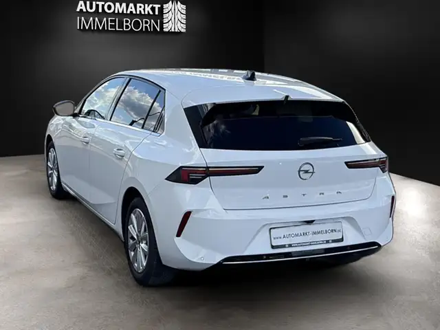 Opel Astra view 5