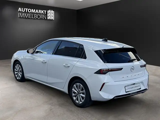 Opel Astra view 6