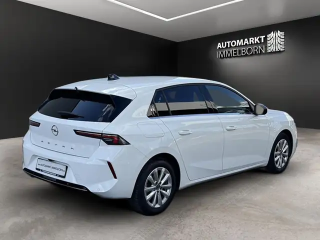 Opel Astra view 8