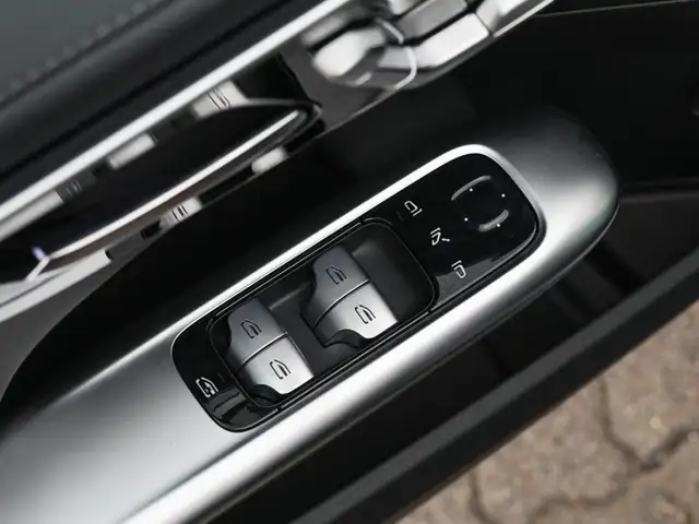 Mercedes-Benz C-Class view 15