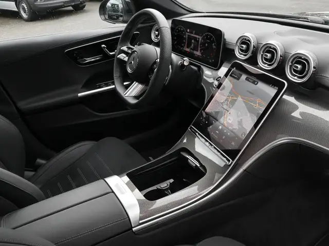 Mercedes-Benz C-Class view 4