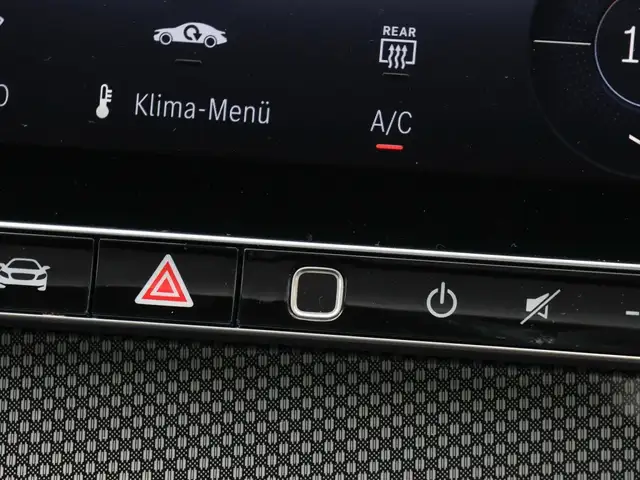 Mercedes-Benz C-Class view 11