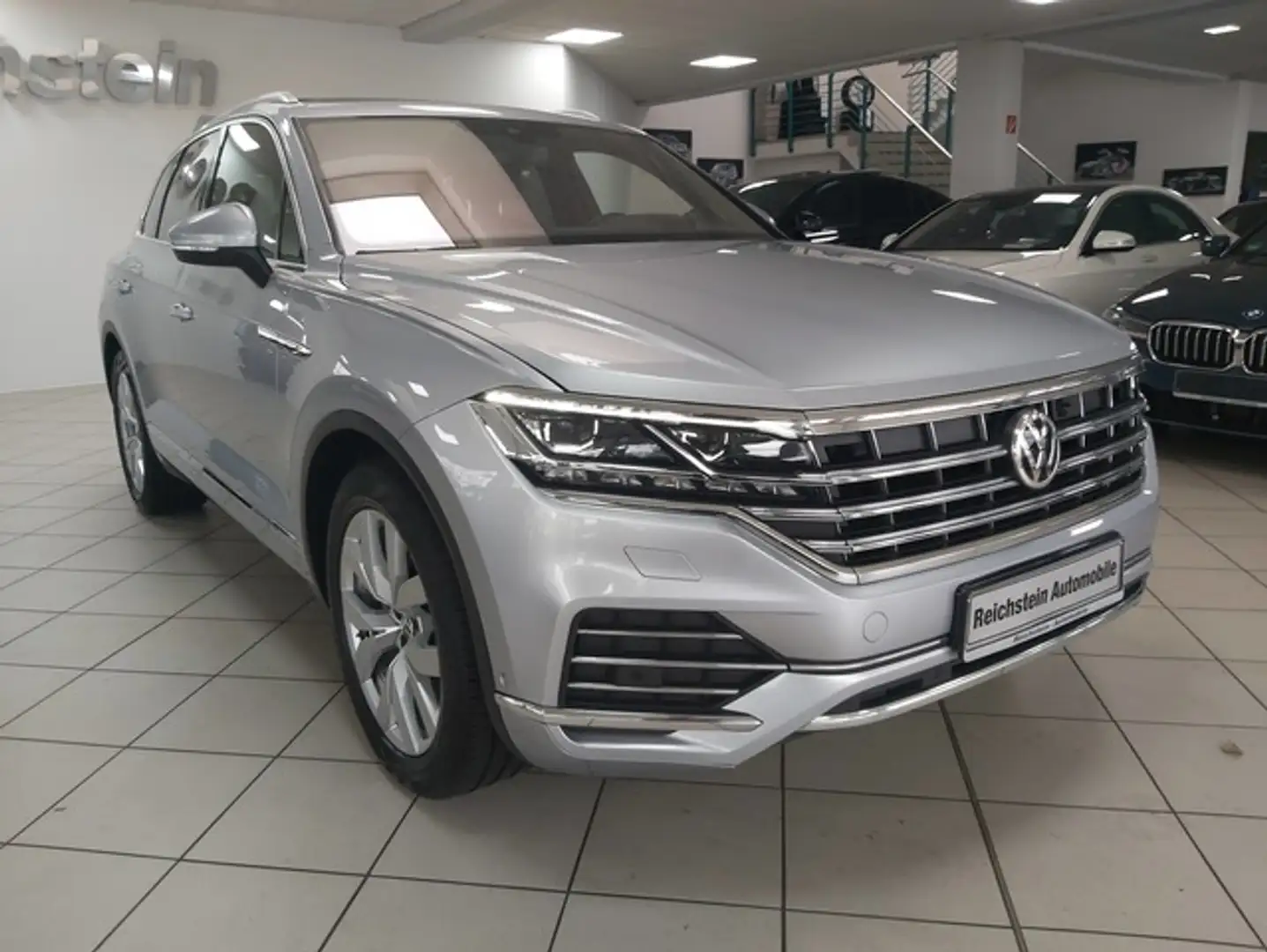 Volkswagen Touareg 3.0 4M AHK PANO LUFT MASSAGE STANDH ACC Argent - 2