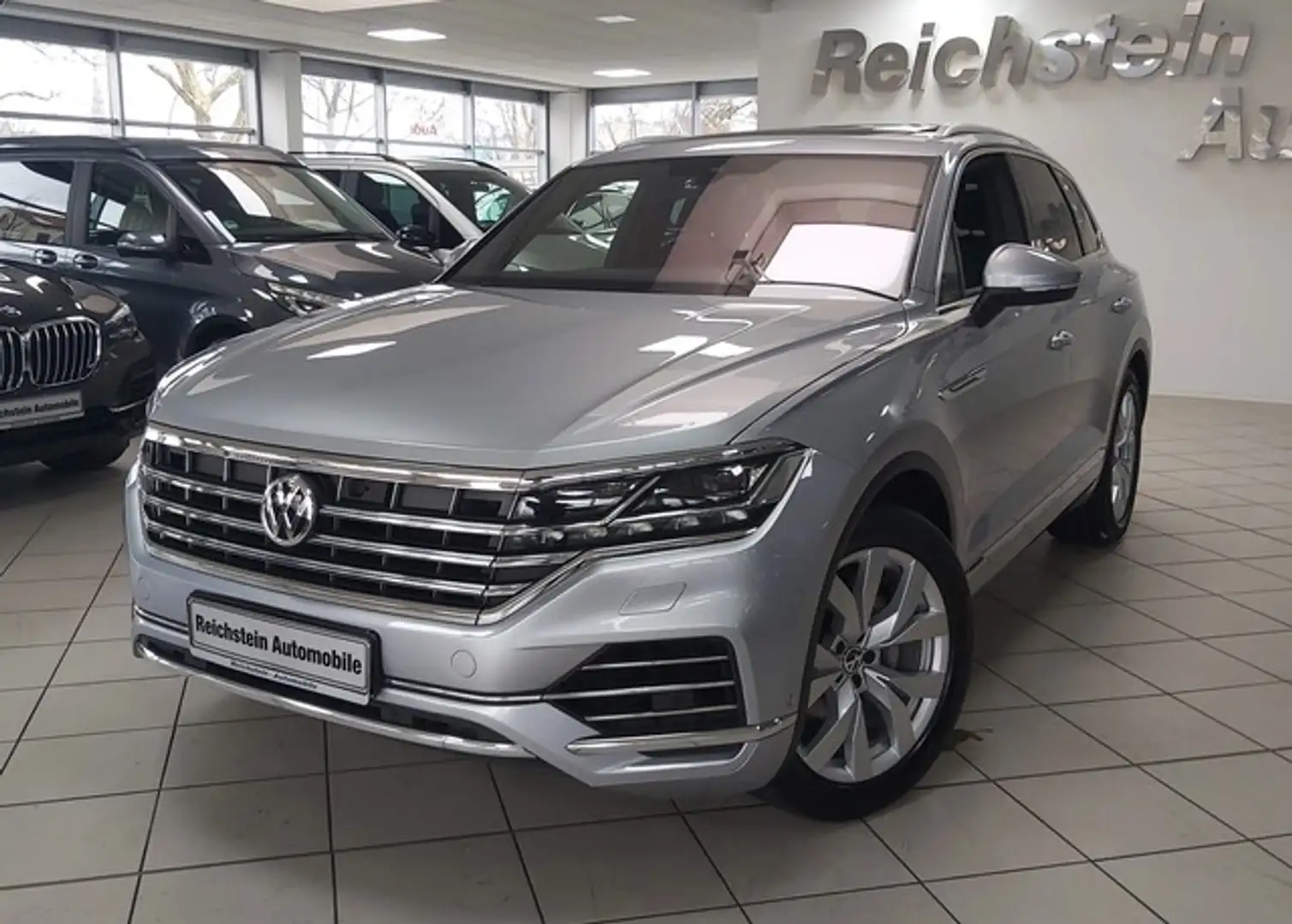 Volkswagen Touareg 3.0 4M AHK PANO LUFT MASSAGE STANDH ACC Argent - 1