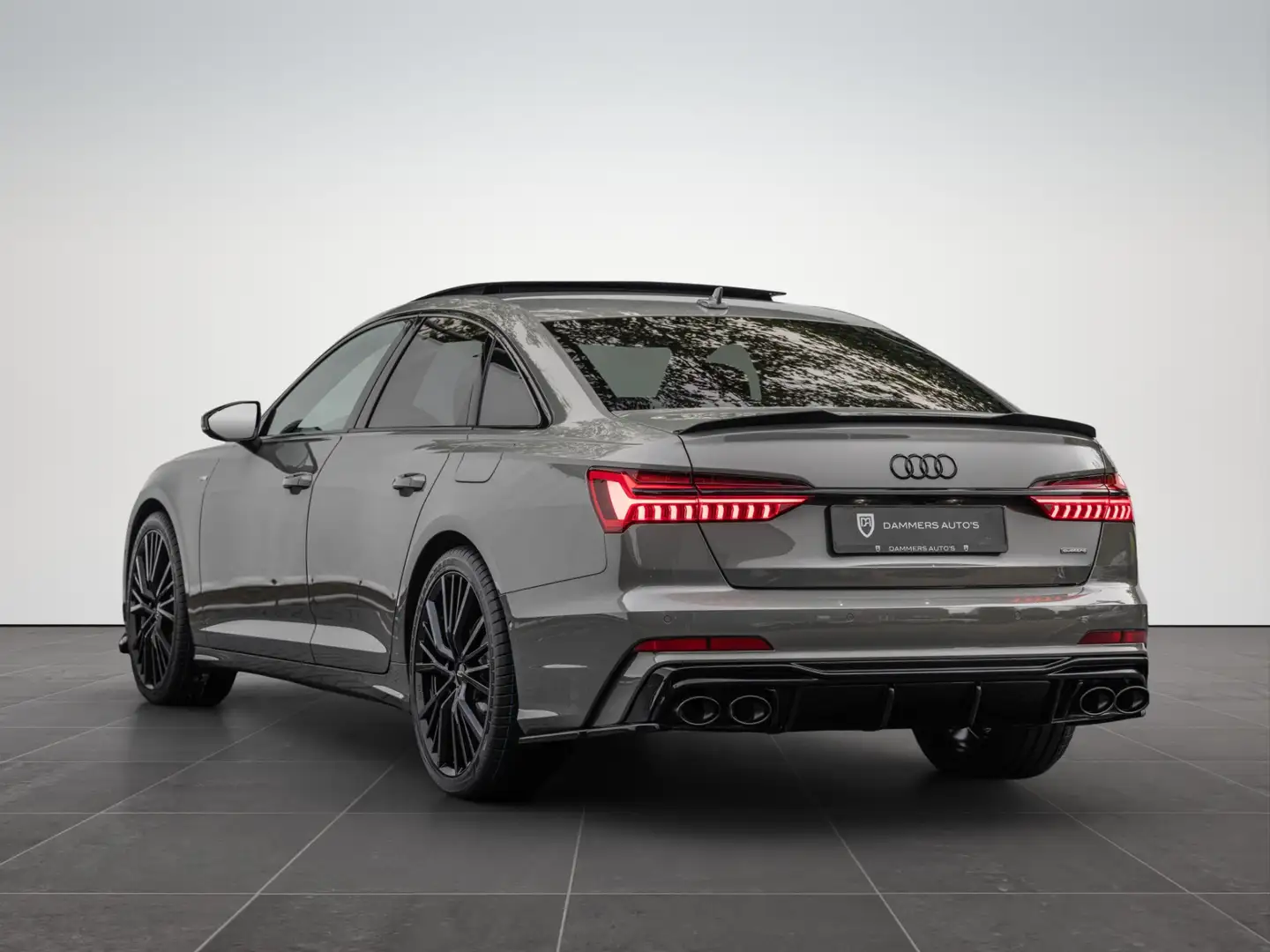 Audi A6 Limousine 55 TFSI-e 367pk Quattro S-line Pano B&O Grijs - 2
