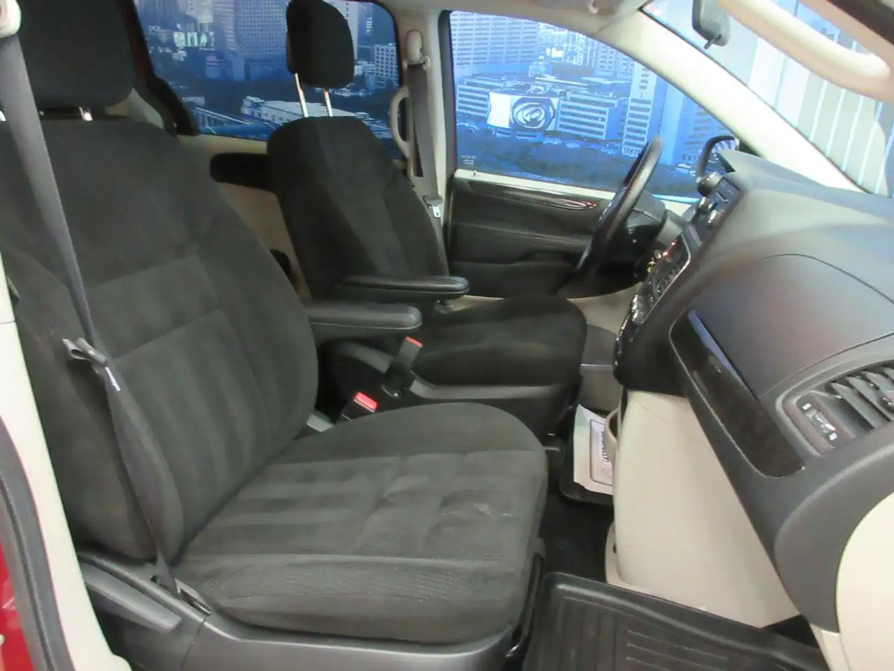 Dodge Grand Caravan photo Dodge Grand Caravan