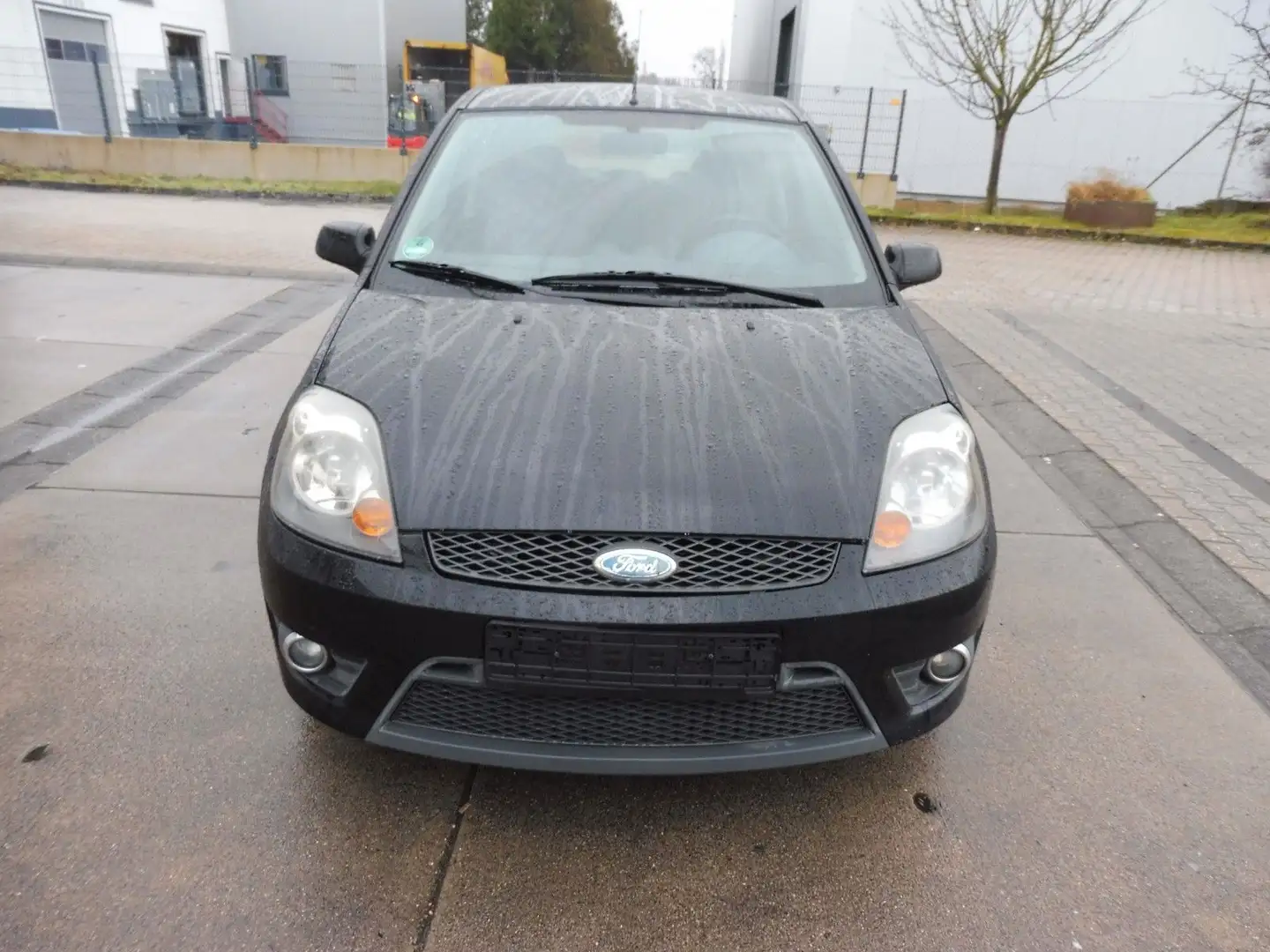 Ford Fiesta 1,6 TDCi Style 3-türig Euro 4 Schwarz - 2