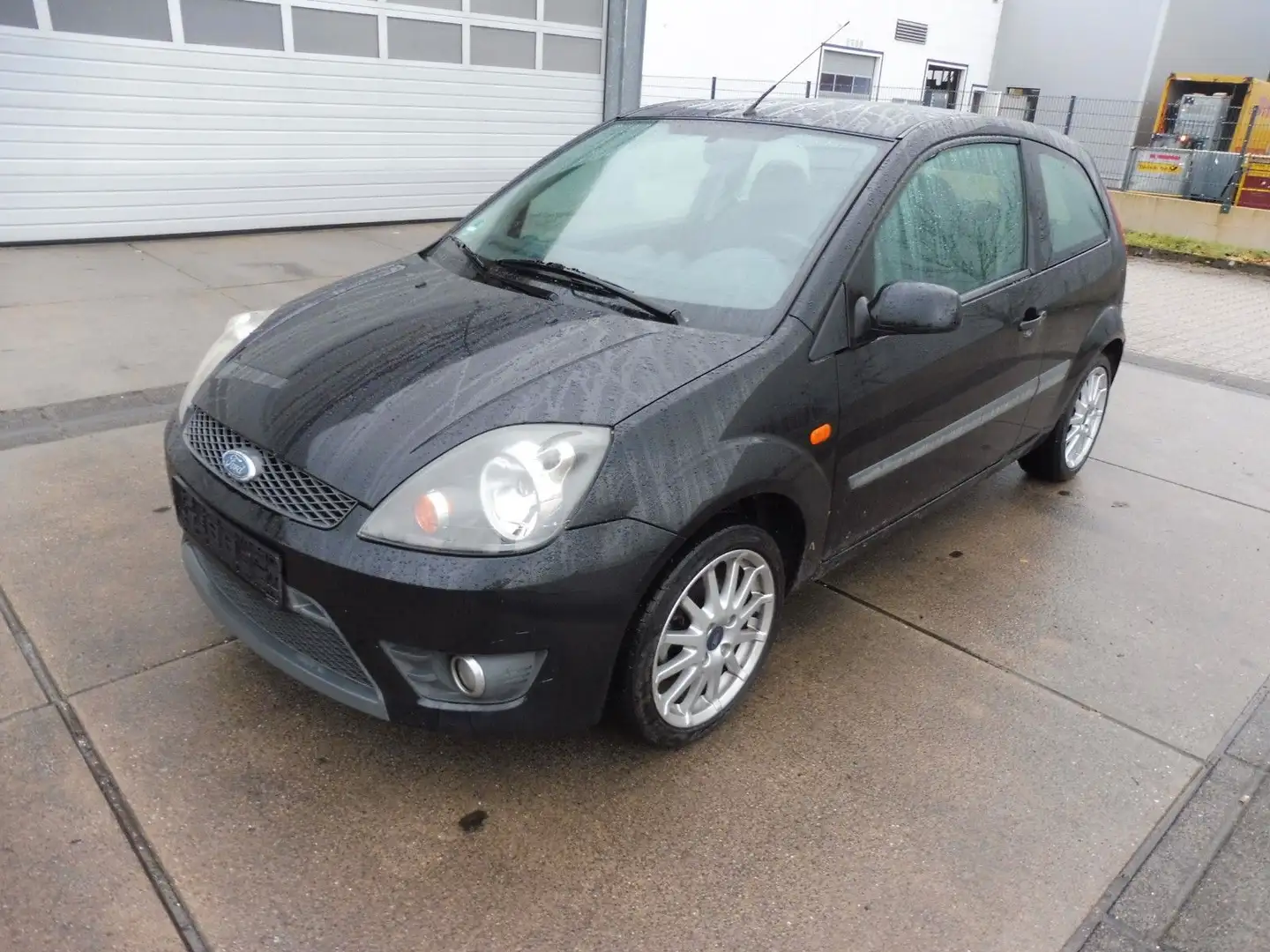 Ford Fiesta 1,6 TDCi Style 3-türig Euro 4 Schwarz - 1