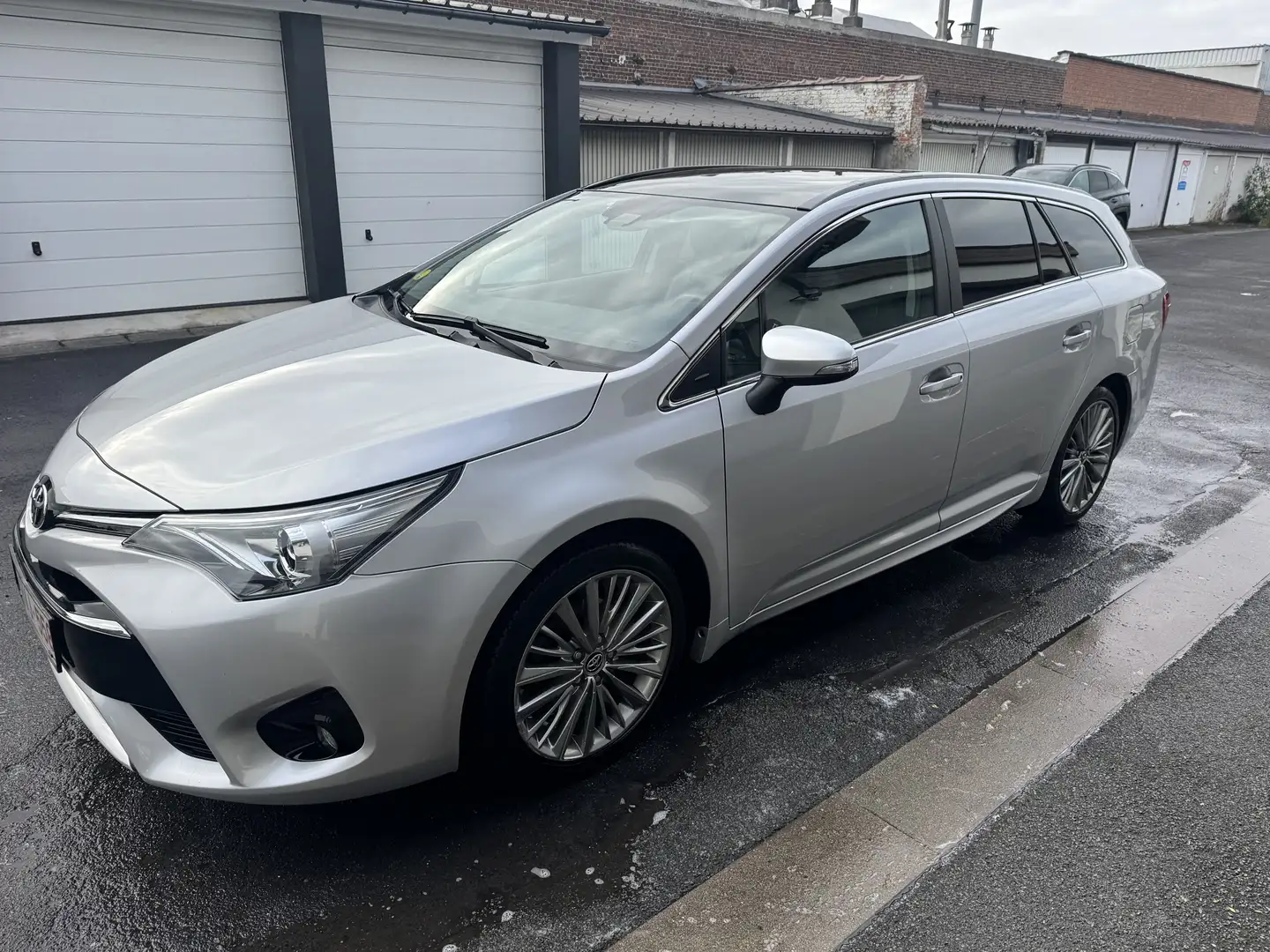 Toyota Avensis SW 1.6 D-4D Comfort & Pack 50 - 1