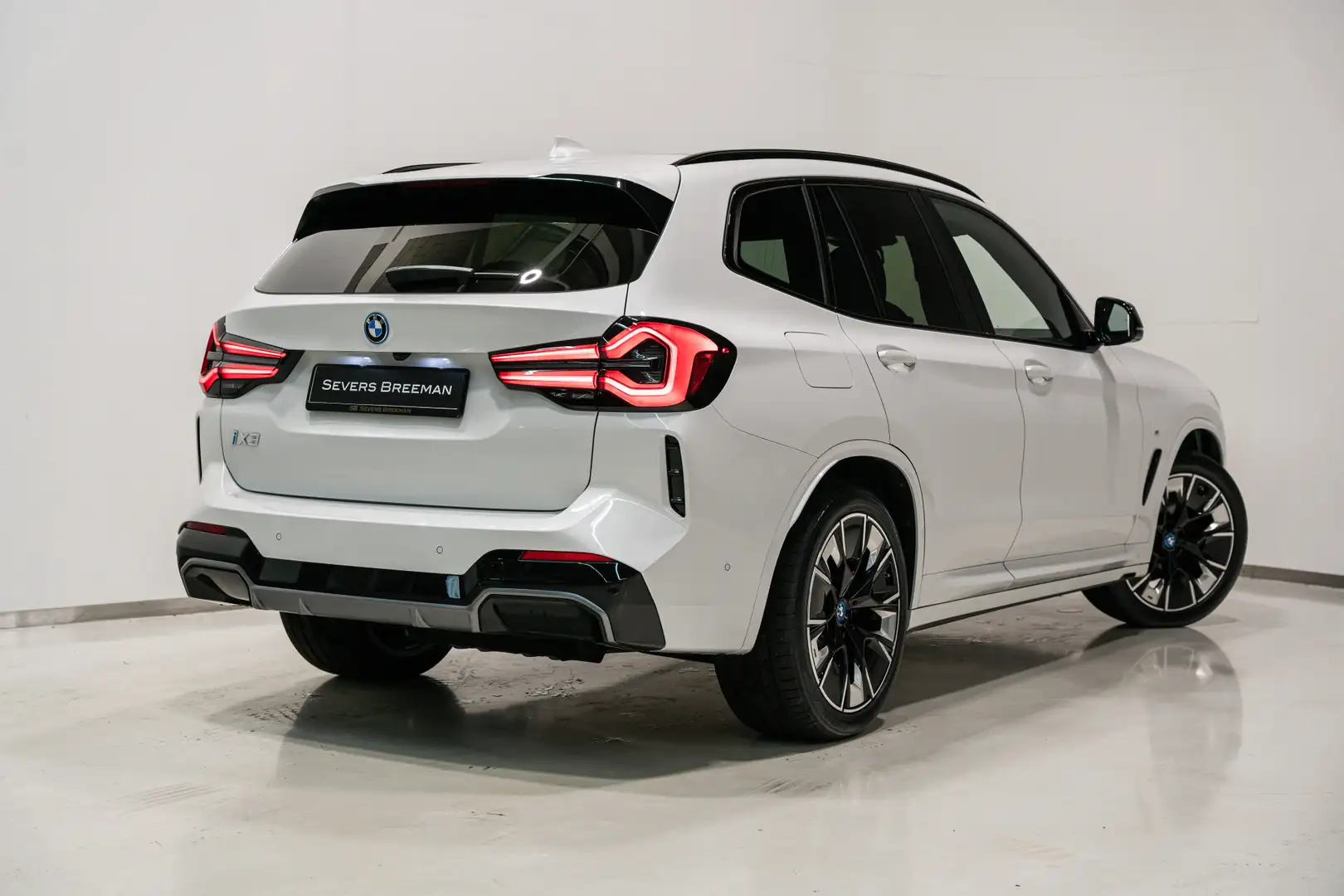 BMW iX3 Executive M Sportpakket Shadow Line bijela - 2