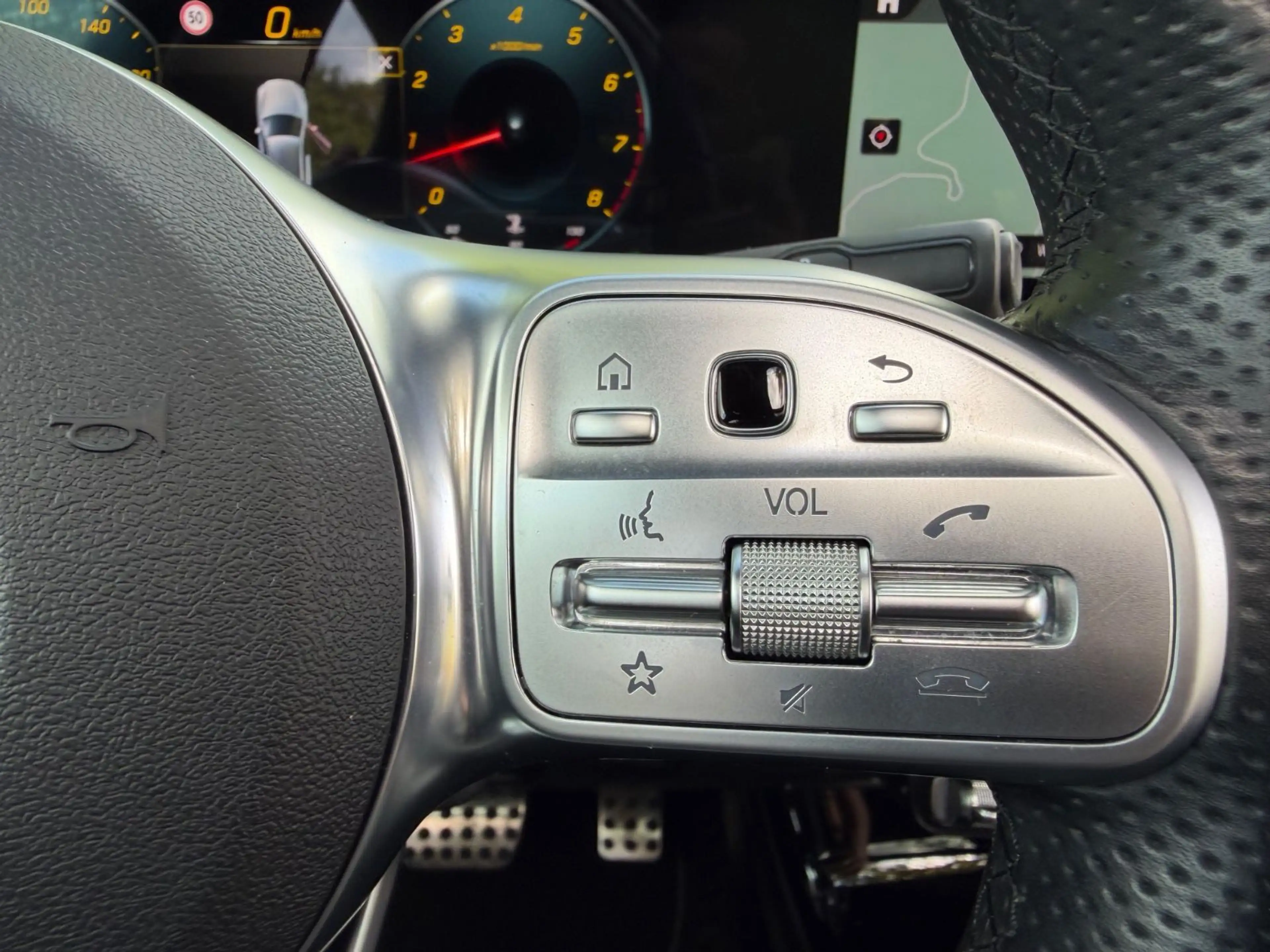 Mercedes-Benz A 220 | 4 - Matic| PANO| BURMESTER| LED| 360° — photo 15