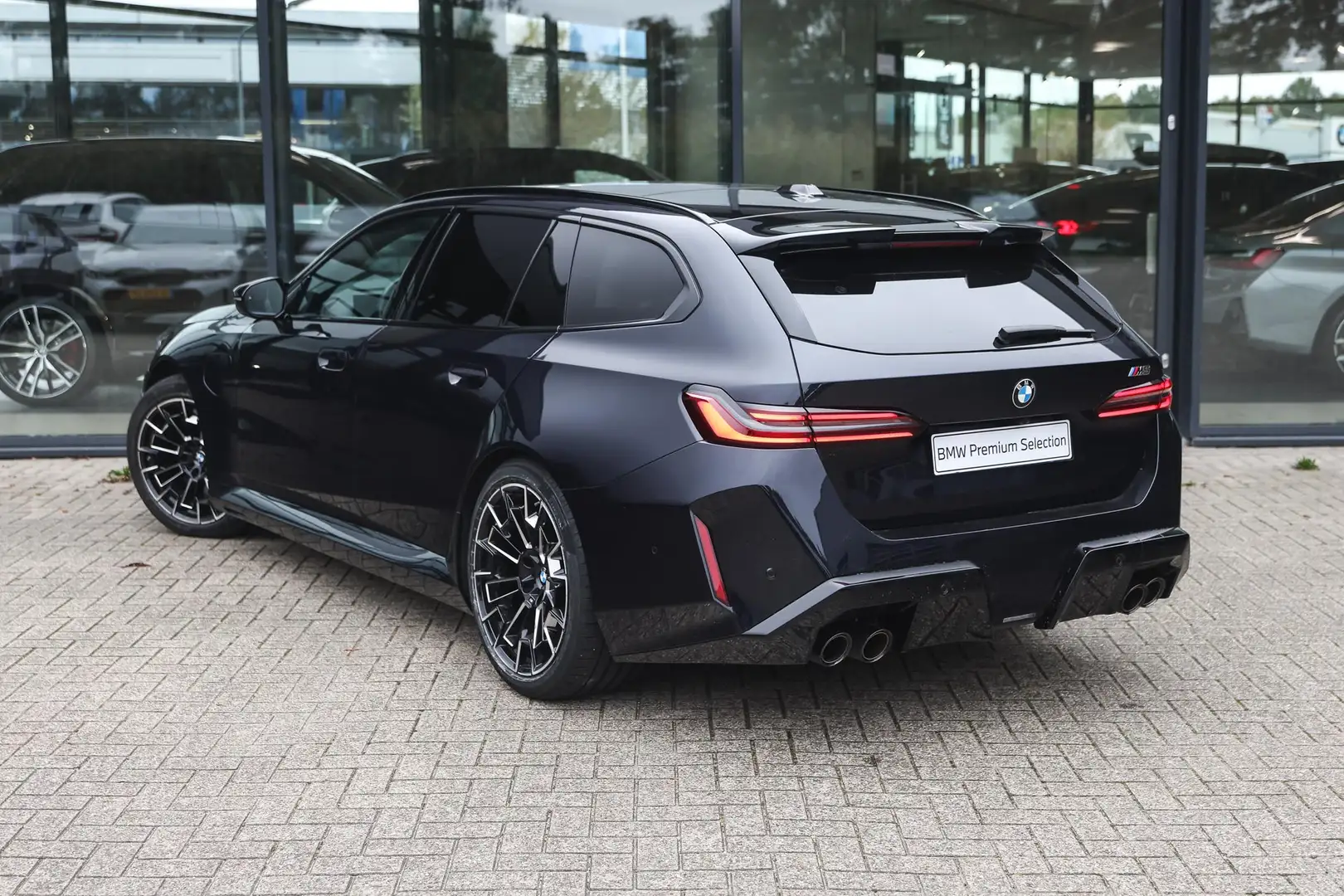 BMW M5 5 Serie Touring Automaat / Panoramadak / Trekhaak Zwart - 2