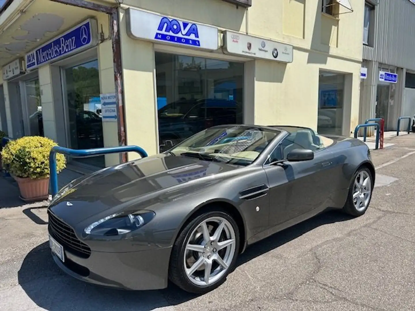 Aston Martin Vantage Vantage Roadster 4.3 V8 sportshift Grijs - 1