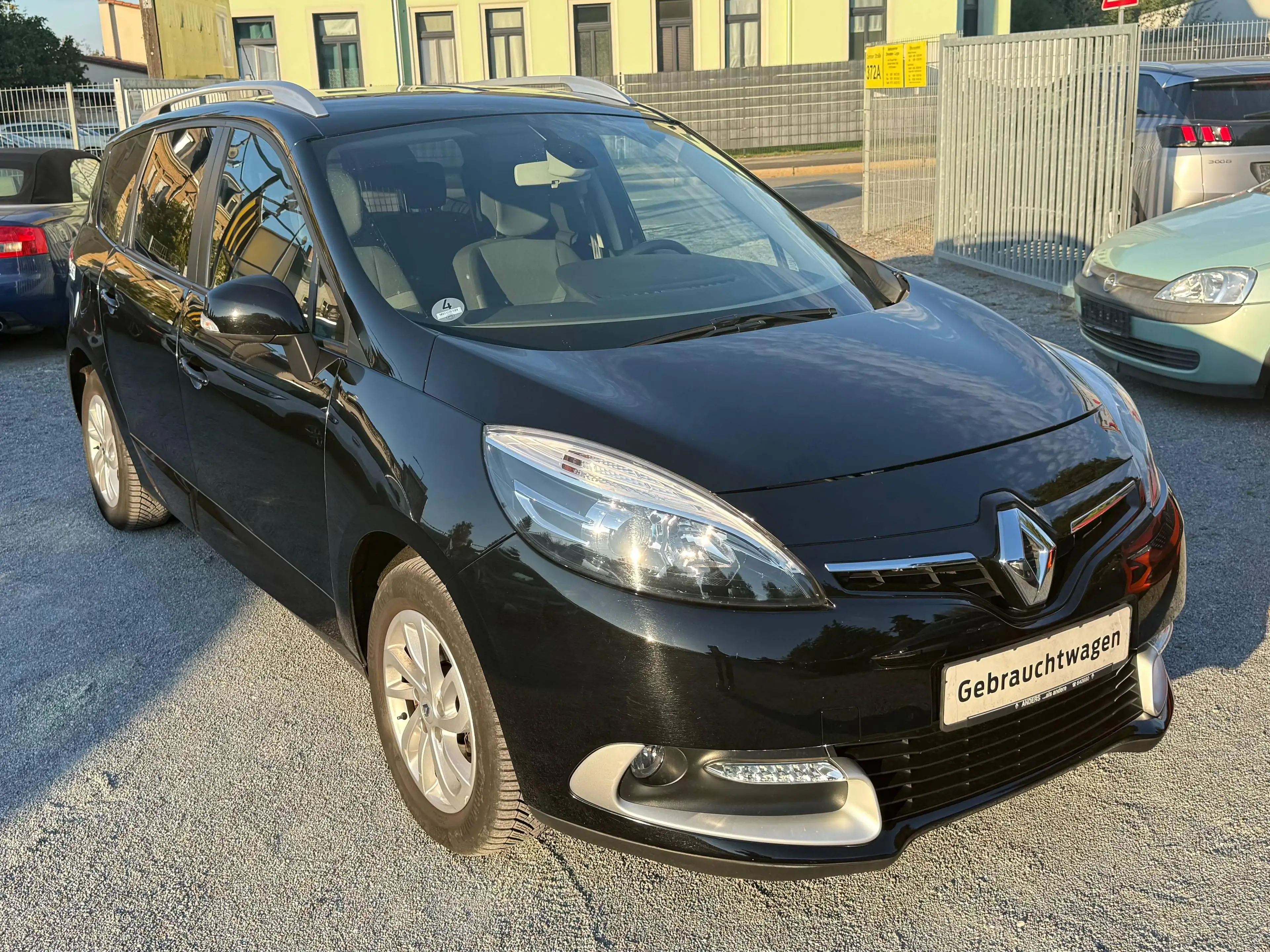 Renault Scenic Grand Paris ERSTE HAND 85000 KM KLIMAAUTOMATIK NAVI SITZHEIZUNG ALUFELGEN ANHÄNGERKUPPLUNG — photo 2