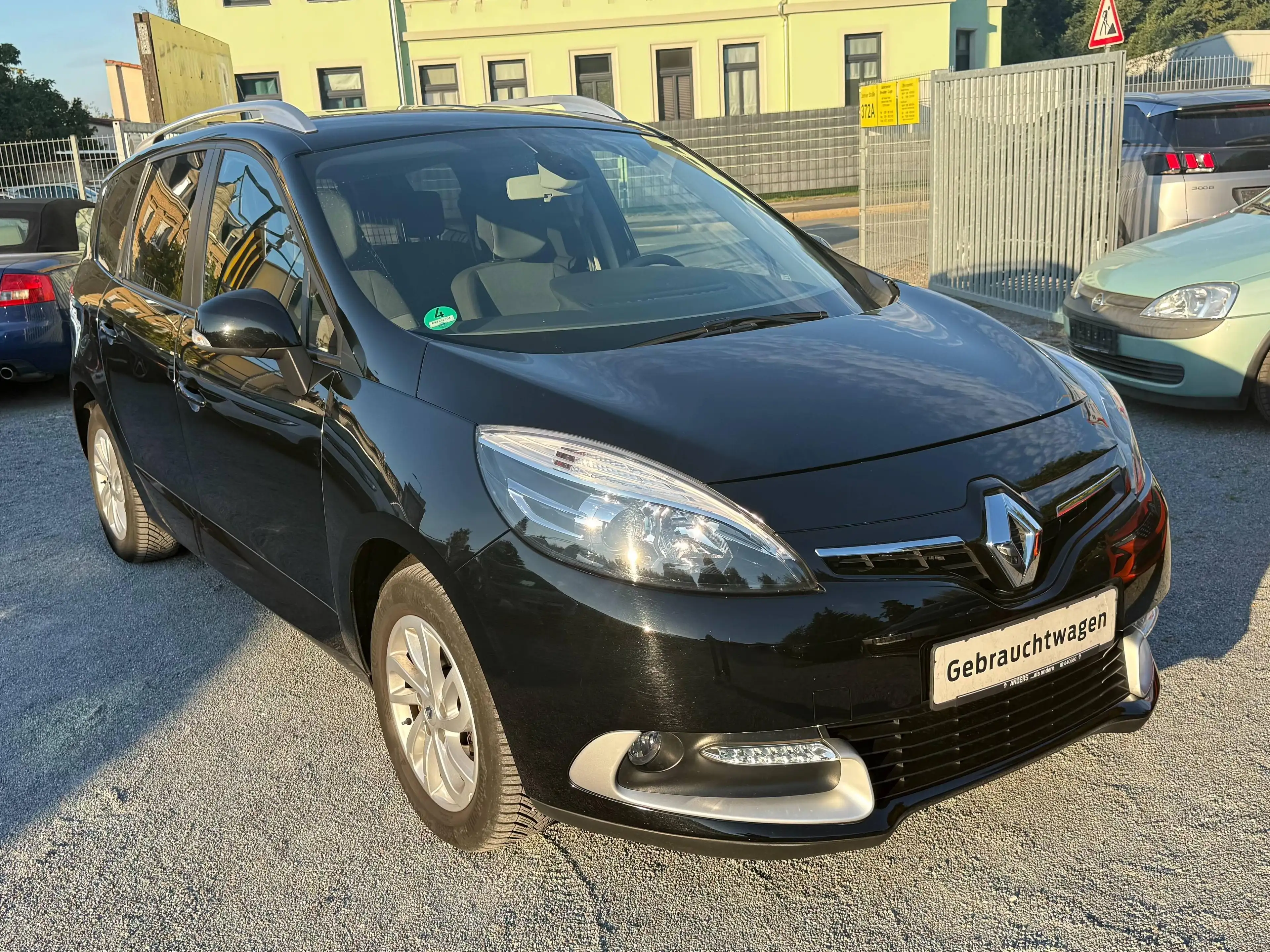 Renault Scenic Grand Paris ERSTE HAND 85000 KM KLIMAAUTOMATIK NAVI SITZHEIZUNG ALUFELGEN ANHÄNGERKUPPLUNG