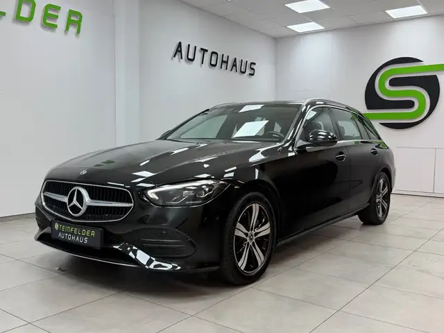 Mercedes-Benz 220 view 3
