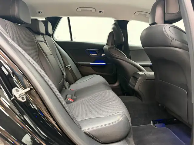 Mercedes-Benz 220 view 14
