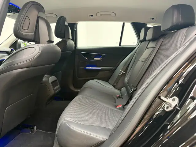 Mercedes-Benz 220 view 13
