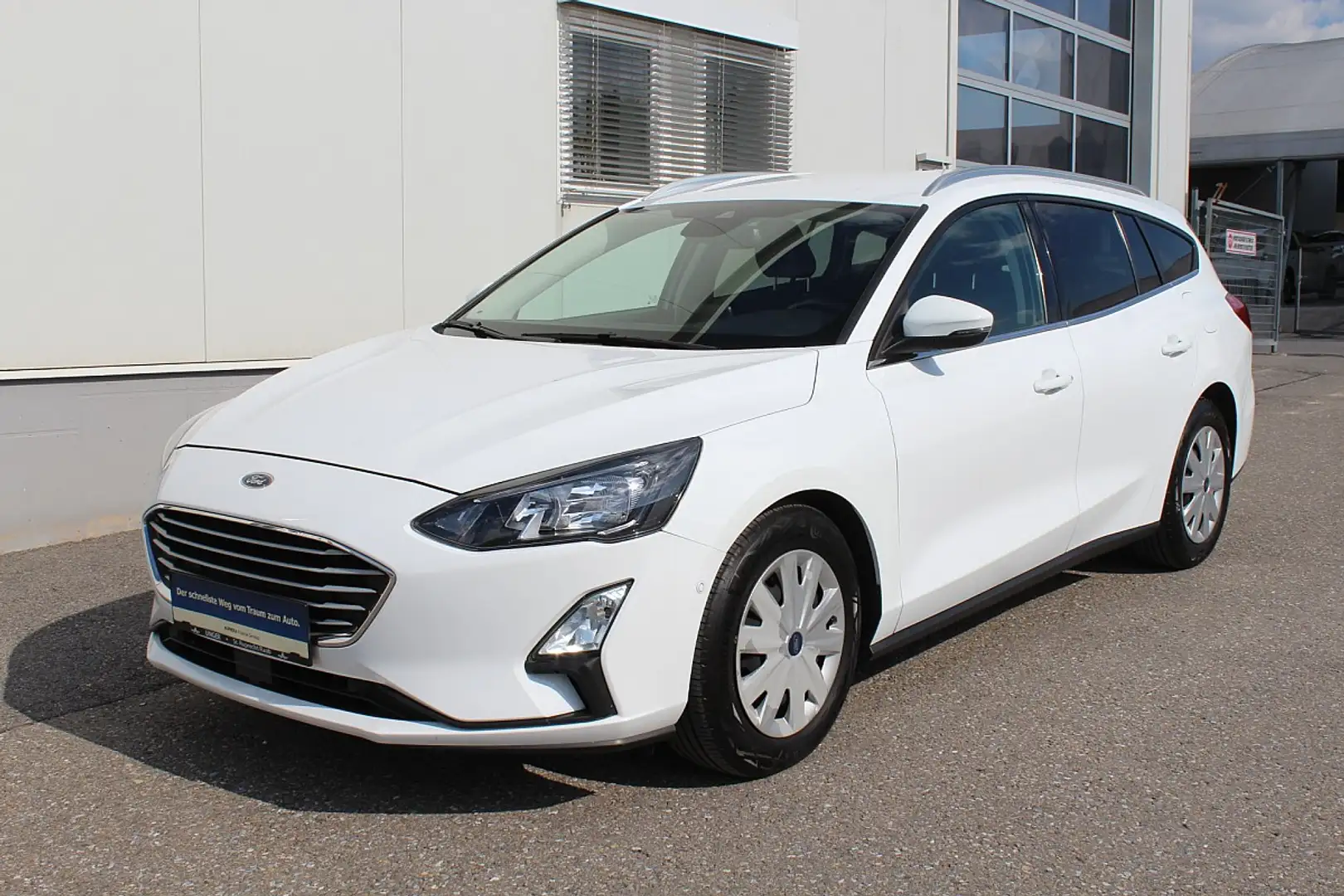 Ford Focus Traveller 1,5 EcoBlue Cool & Connect Aut. Weiß - 1