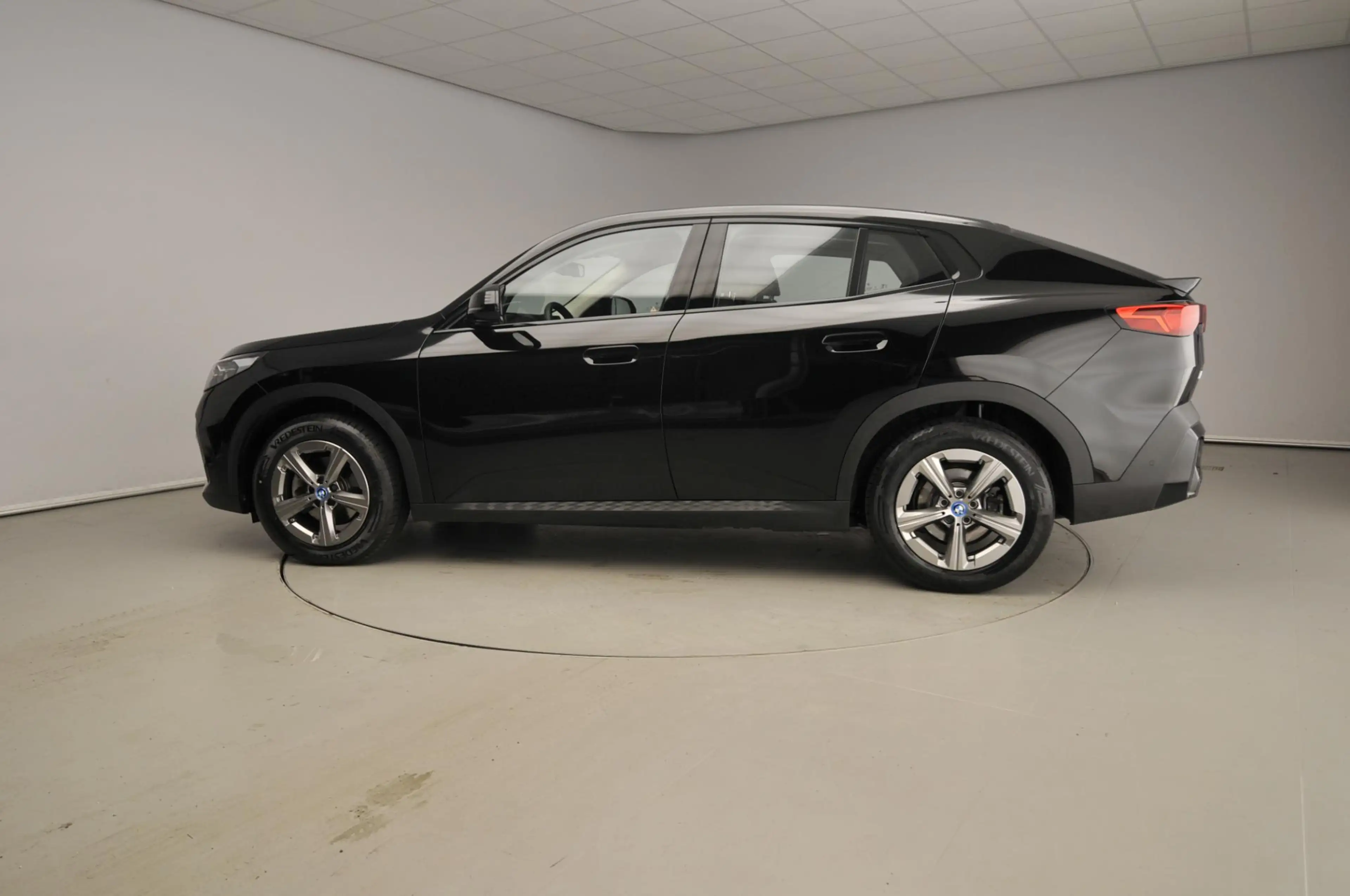 BMW iX2 eDrive20 | LED | Navigatie | Panoramadak | Sportst — photo 3