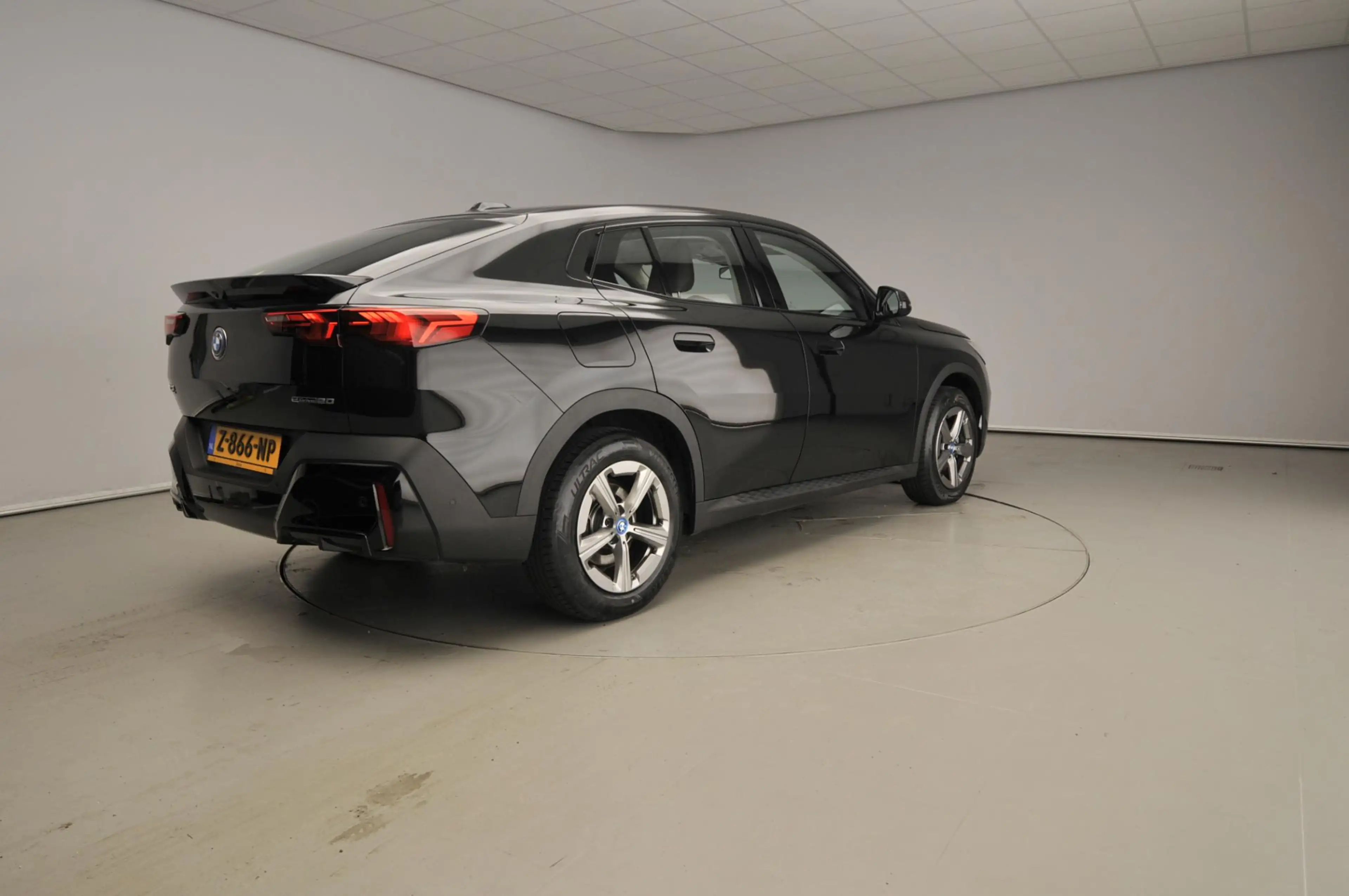 BMW iX2 eDrive20 | LED | Navigatie | Panoramadak | Sportst — photo 2