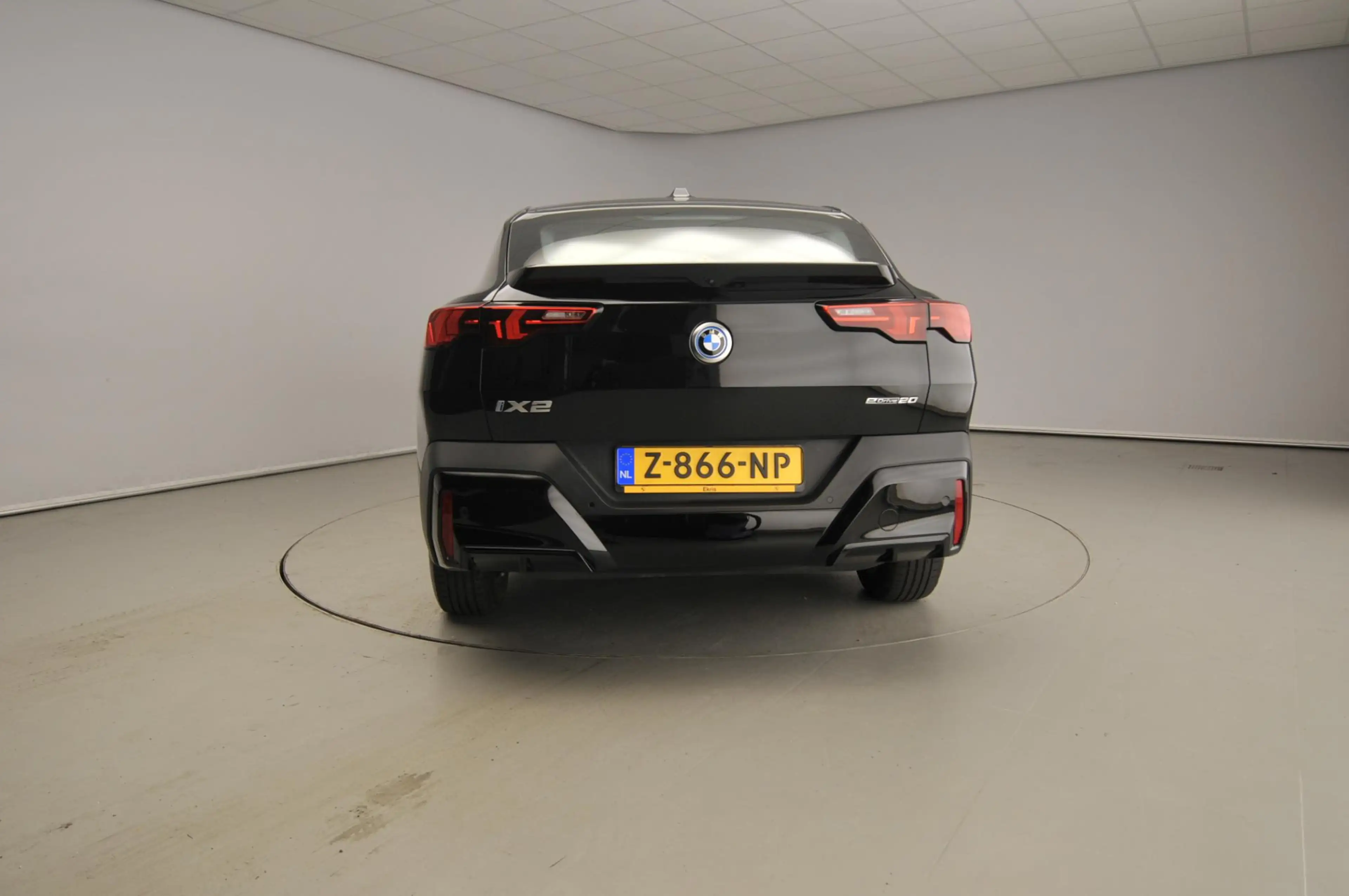 BMW iX2 eDrive20 | LED | Navigatie | Panoramadak | Sportst — photo 4