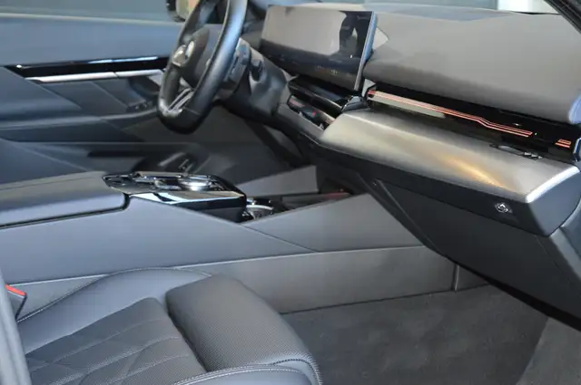 BMW 520 520 d xDrive M Sport, Top Zustand viele Extras Ansicht 9